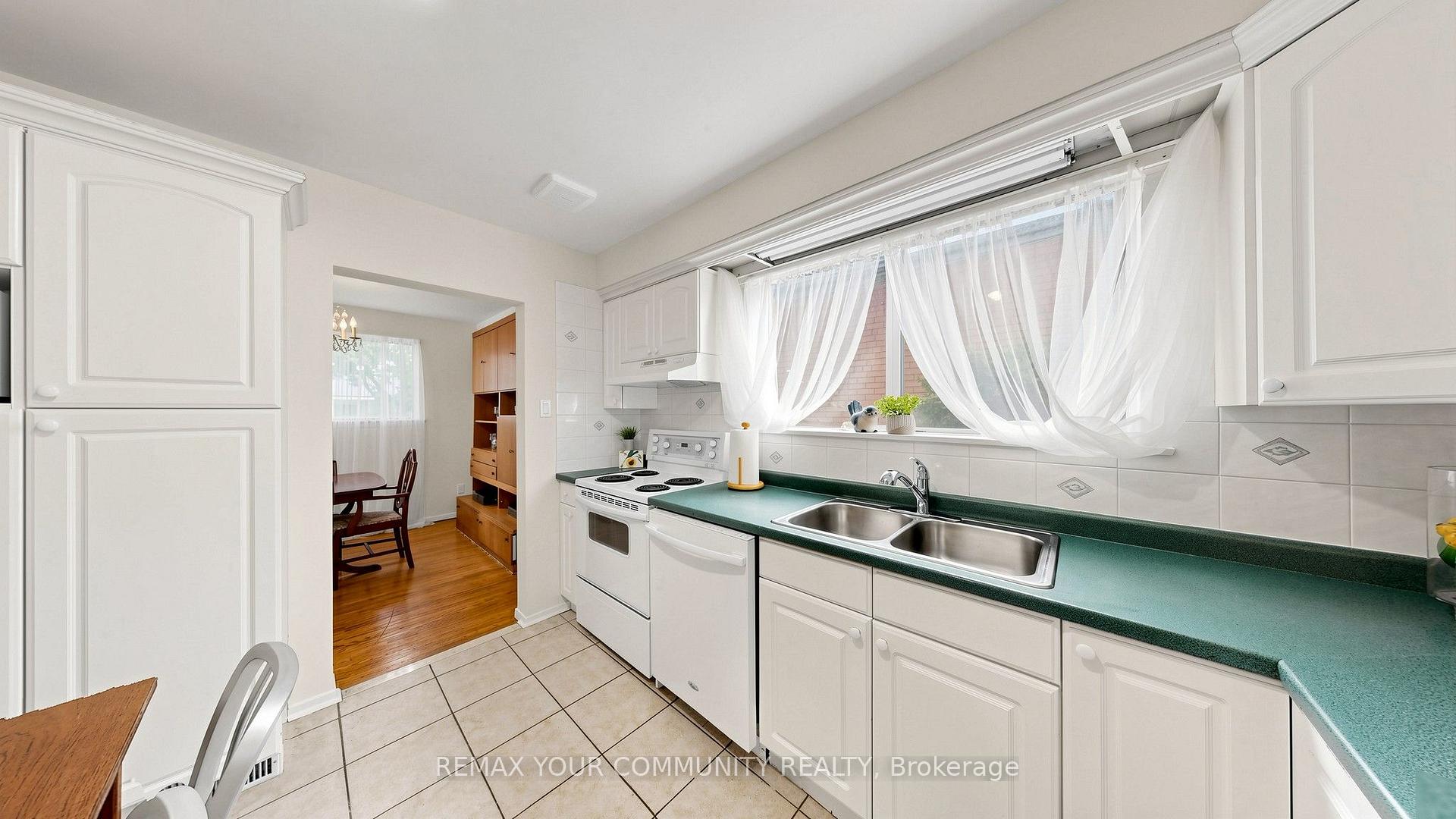 Photo 8 of 61 Norfield Crescent, Etobicoke, Elms-Old Rexdale — HOMEH