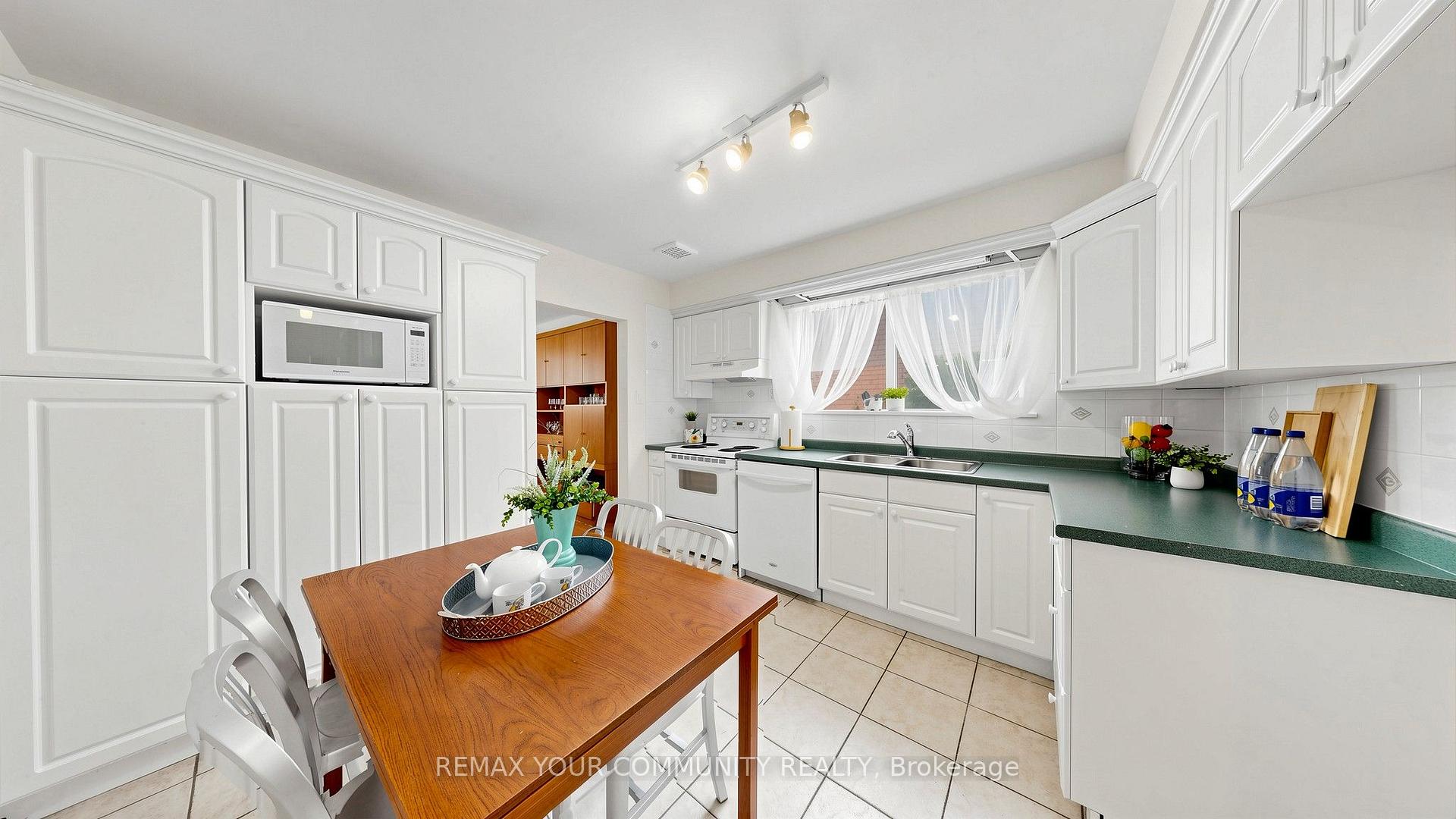 Photo 9 of 61 Norfield Crescent, Etobicoke, Elms-Old Rexdale — HOMEH