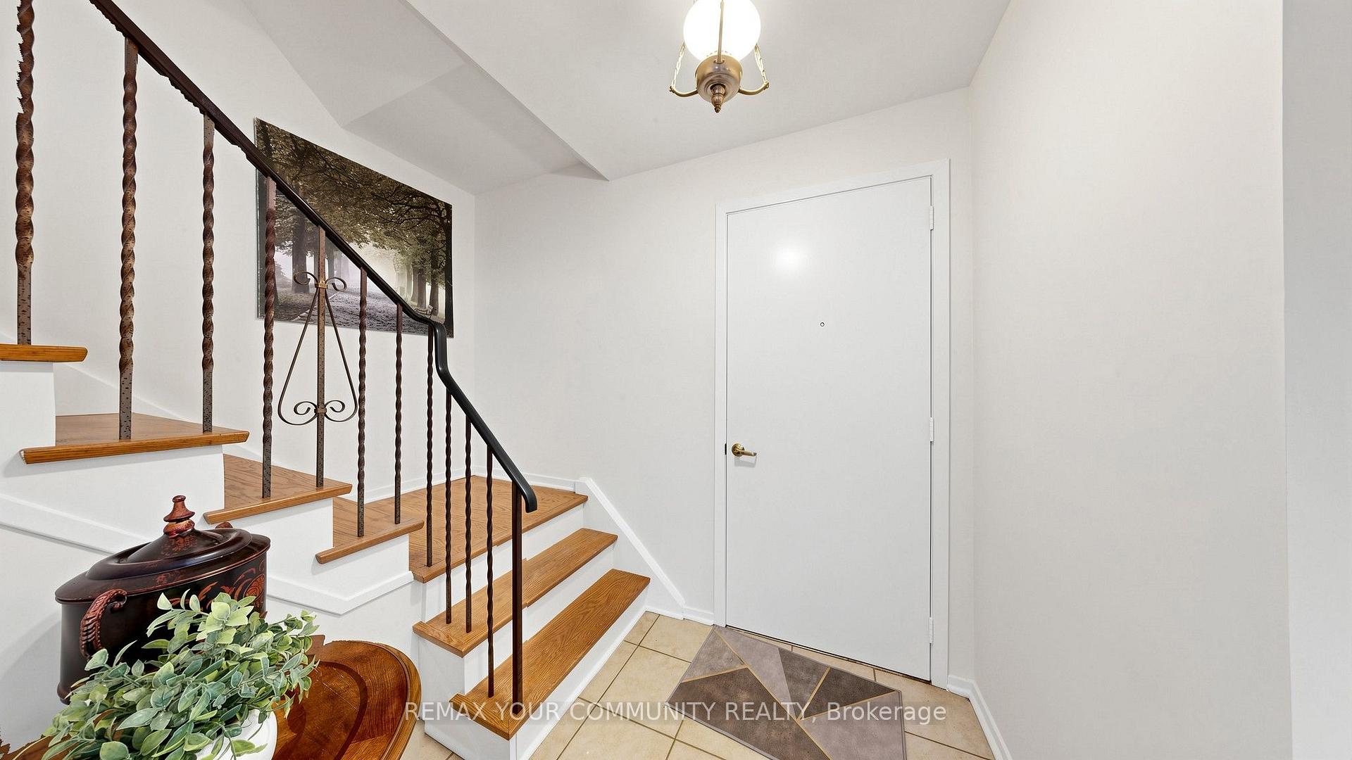 Photo 12 of 61 Norfield Crescent, Etobicoke, Elms-Old Rexdale — HOMEH