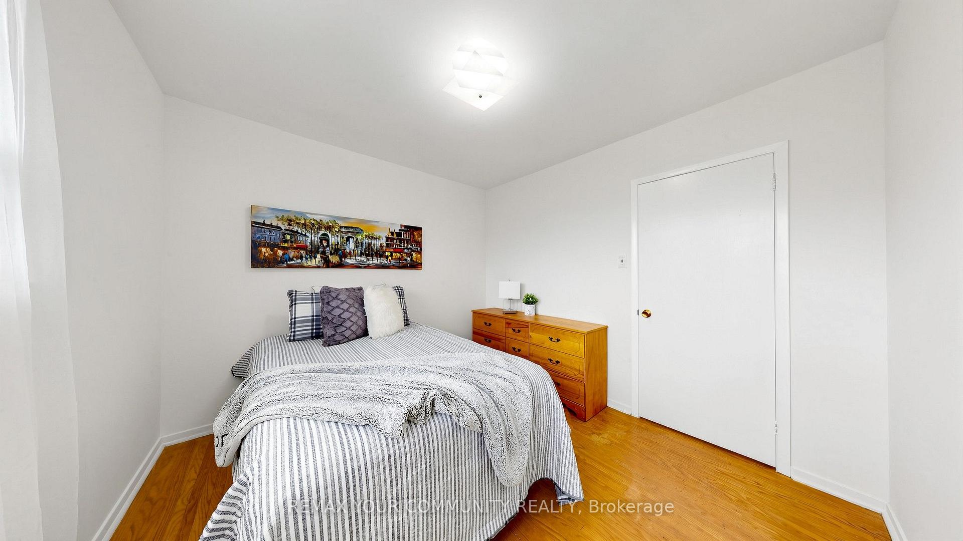Photo 13 of 61 Norfield Crescent, Etobicoke, Elms-Old Rexdale — HOMEH