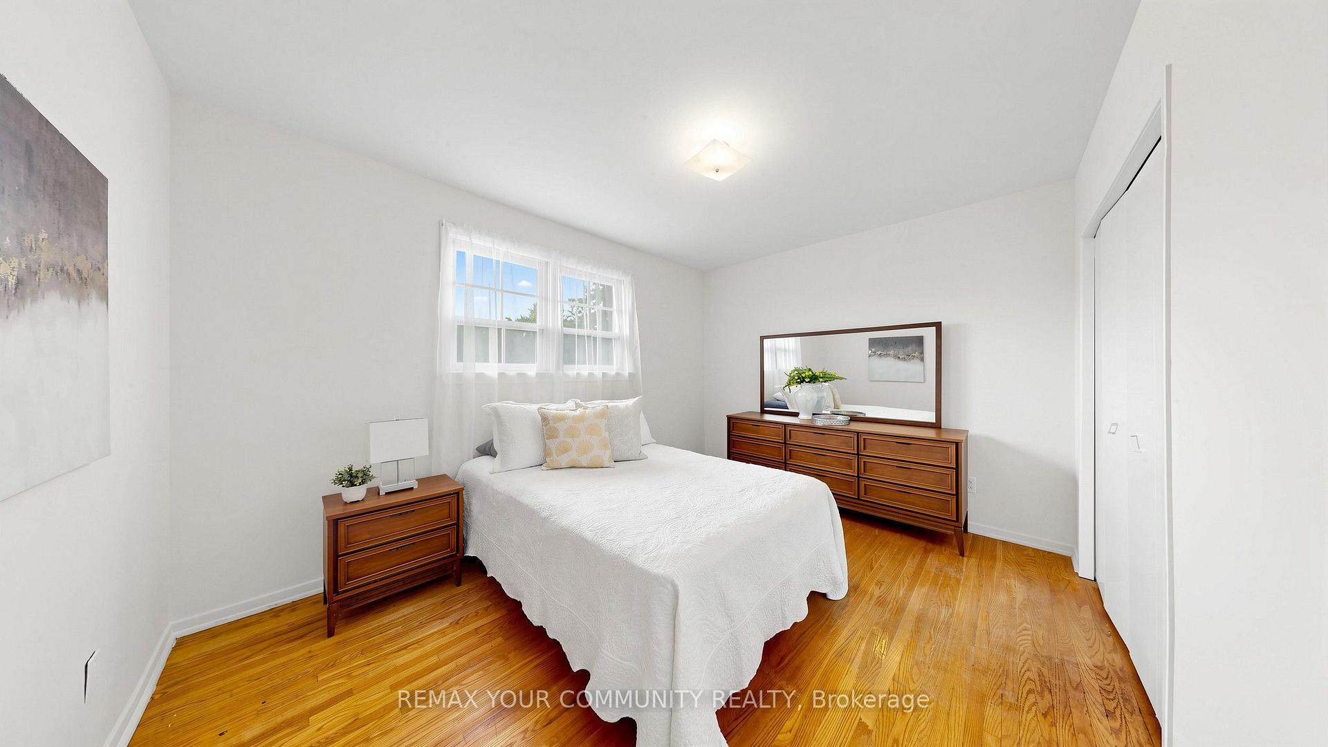 Photo 15 of 61 Norfield Crescent, Etobicoke, Elms-Old Rexdale — HOMEH