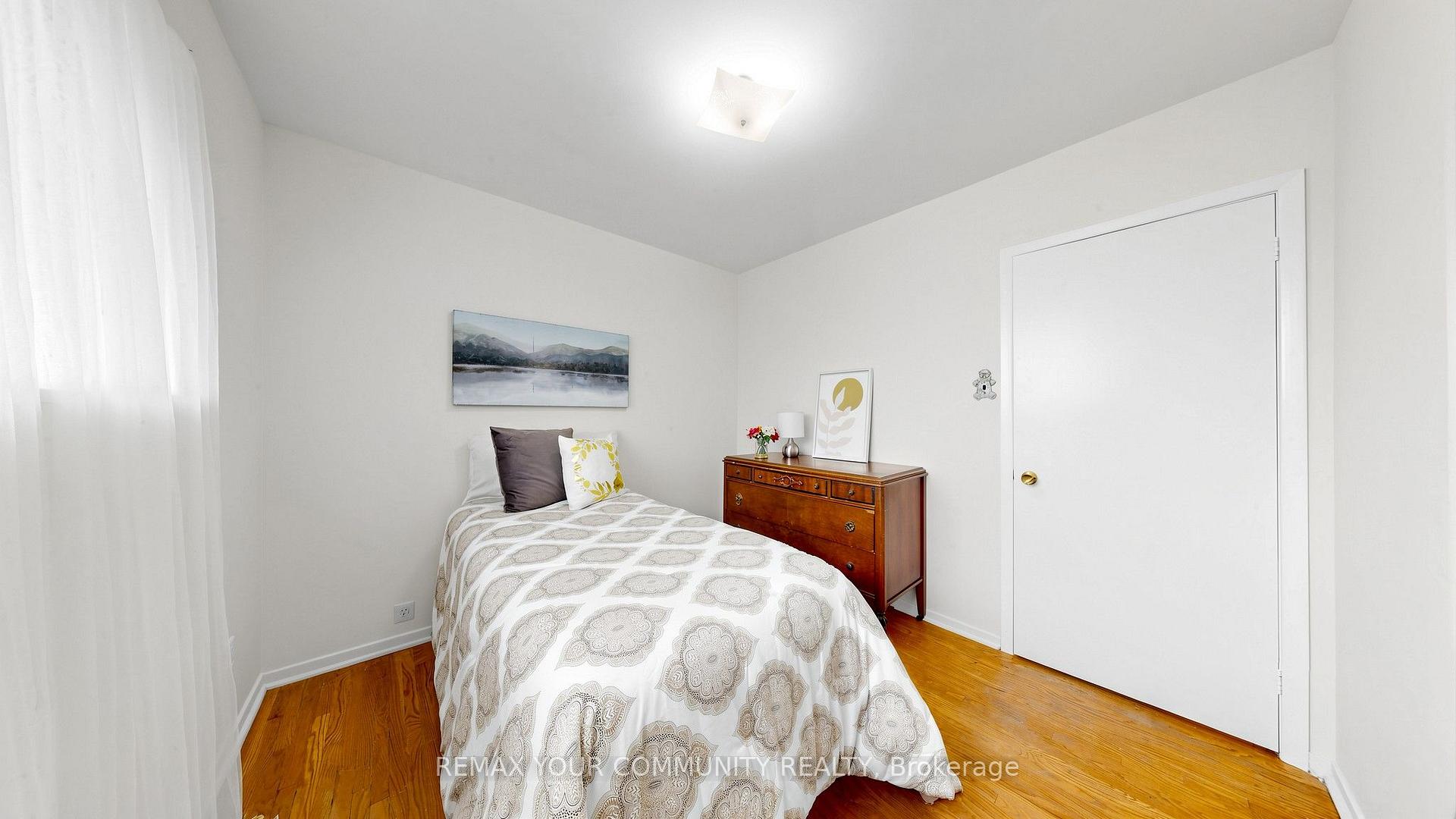 Photo 16 of 61 Norfield Crescent, Etobicoke, Elms-Old Rexdale — HOMEH