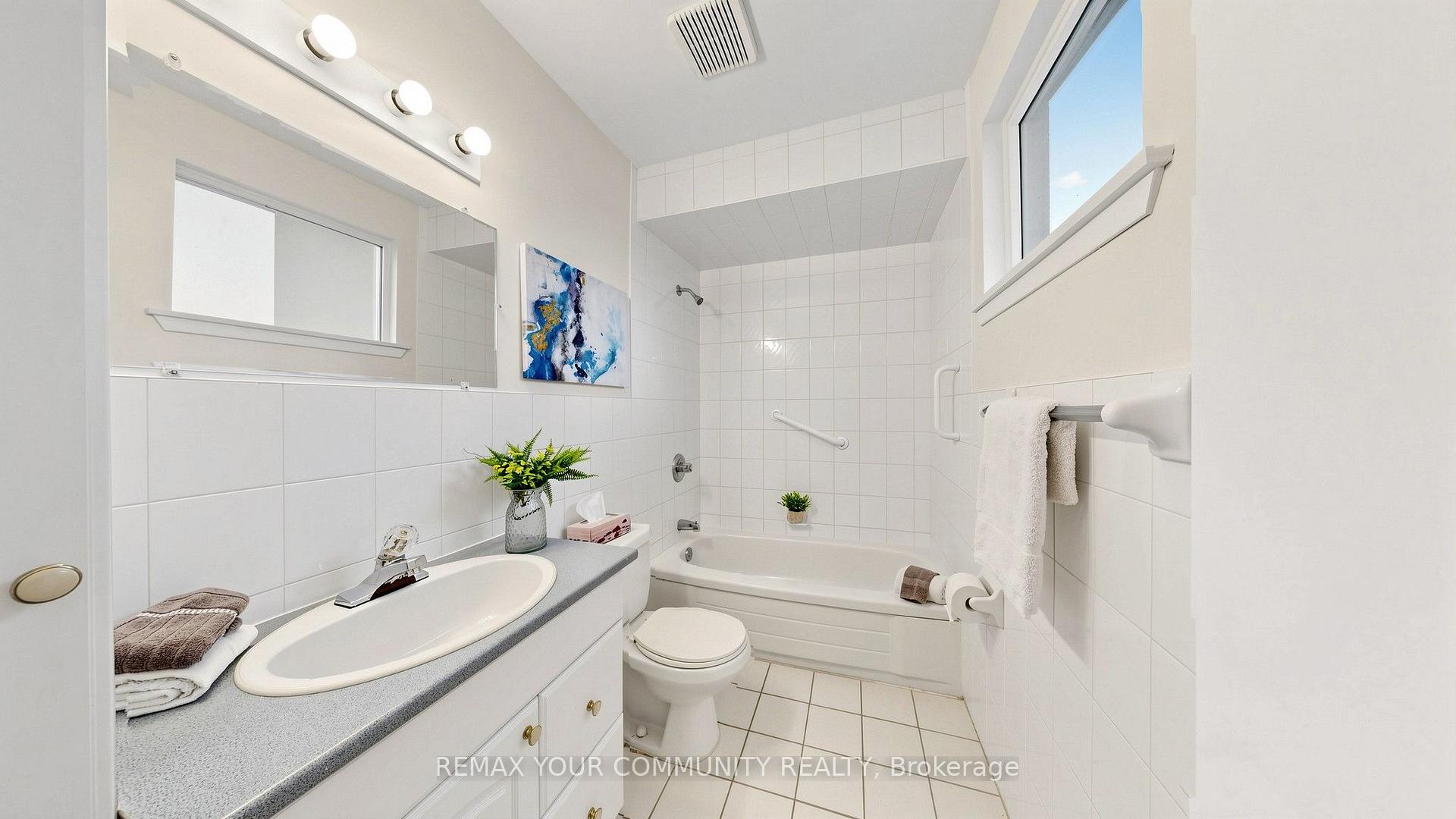 Photo 17 of 61 Norfield Crescent, Etobicoke, Elms-Old Rexdale — HOMEH