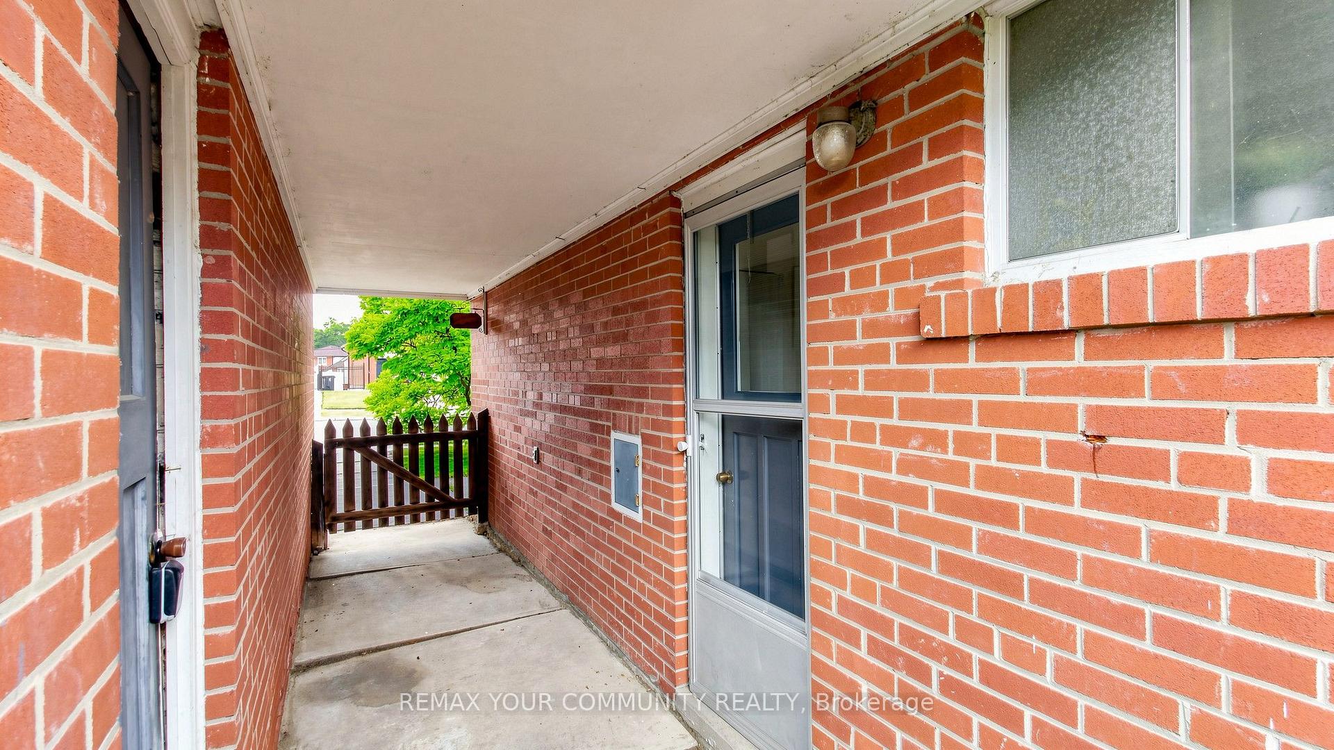 Photo 24 of 61 Norfield Crescent, Etobicoke, Elms-Old Rexdale — HOMEH