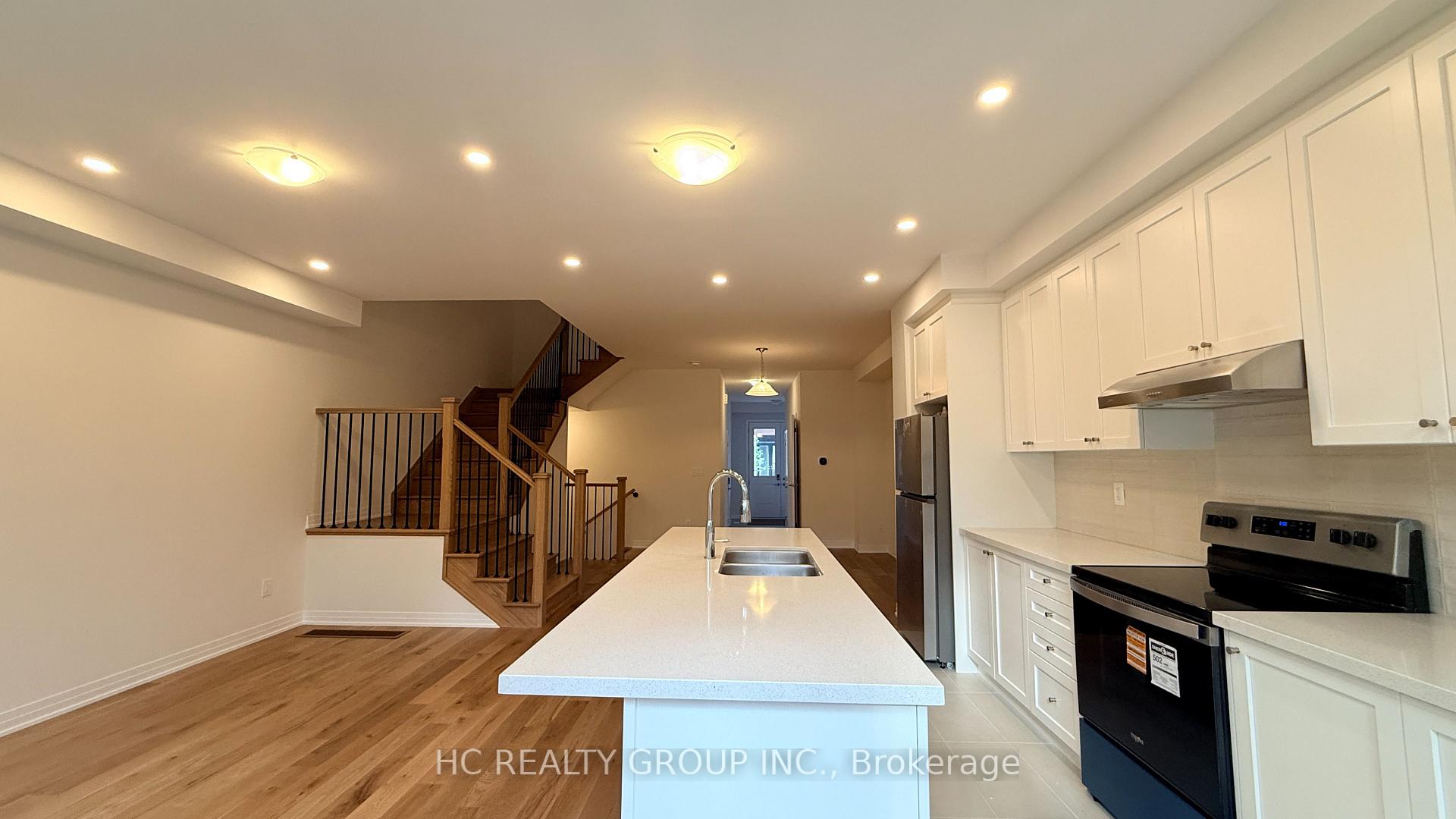 Photo 2 of 16 Anna Russell Way, Markham, Unionville — HOMEH