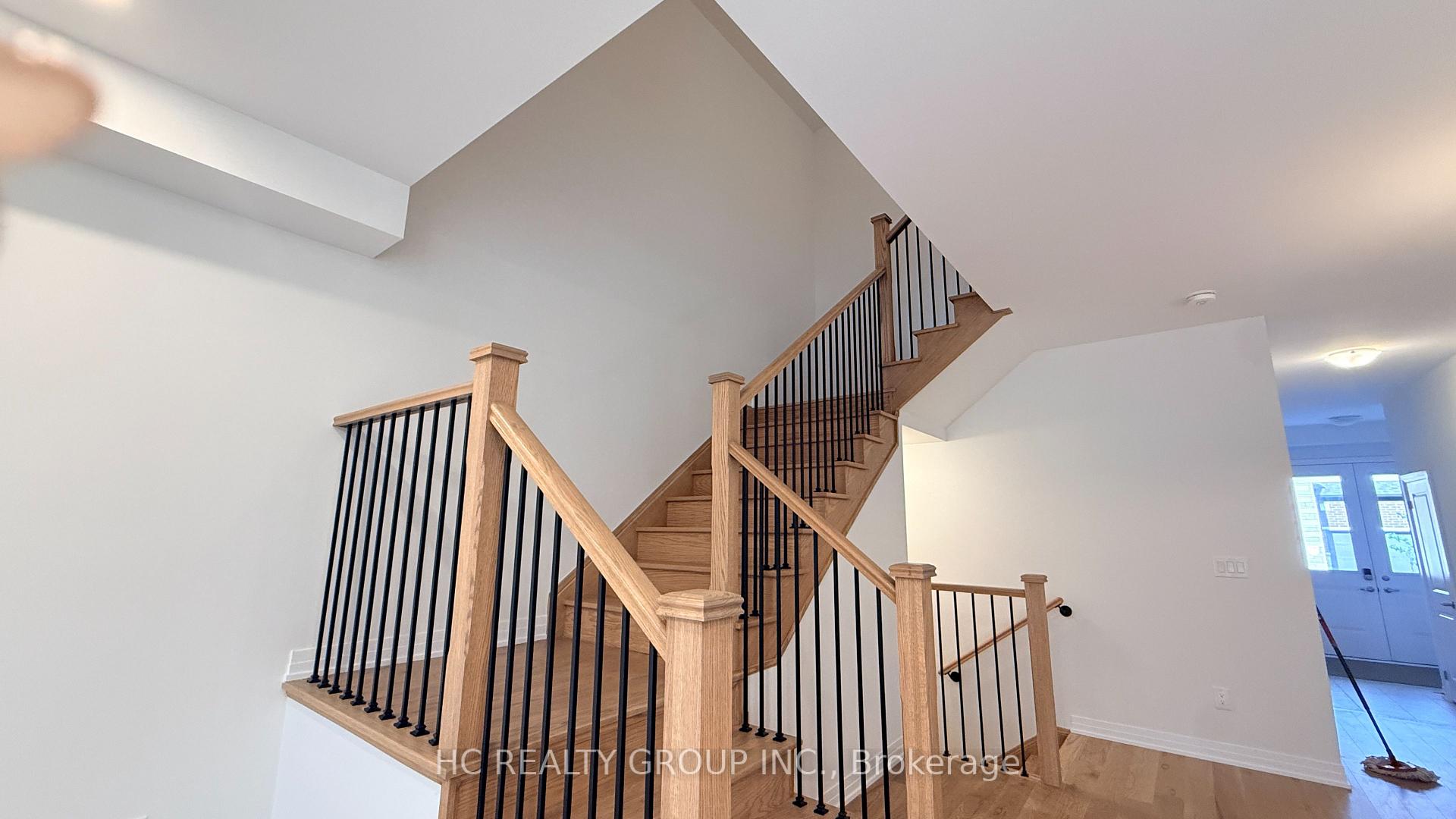 Photo 4 of 16 Anna Russell Way, Markham, Unionville — HOMEH