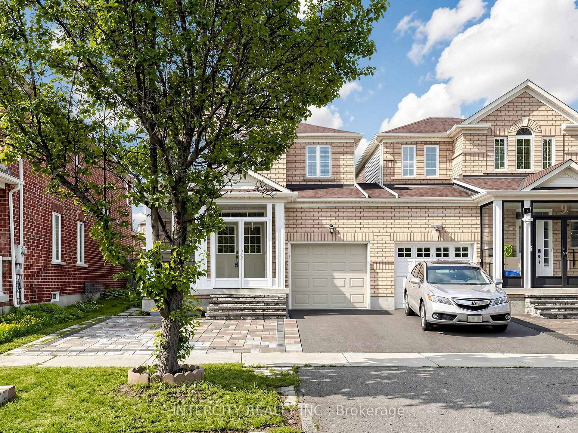 Photo 1 of 11 Charles Sturdy Road, Markham, Berczy — HOMEH