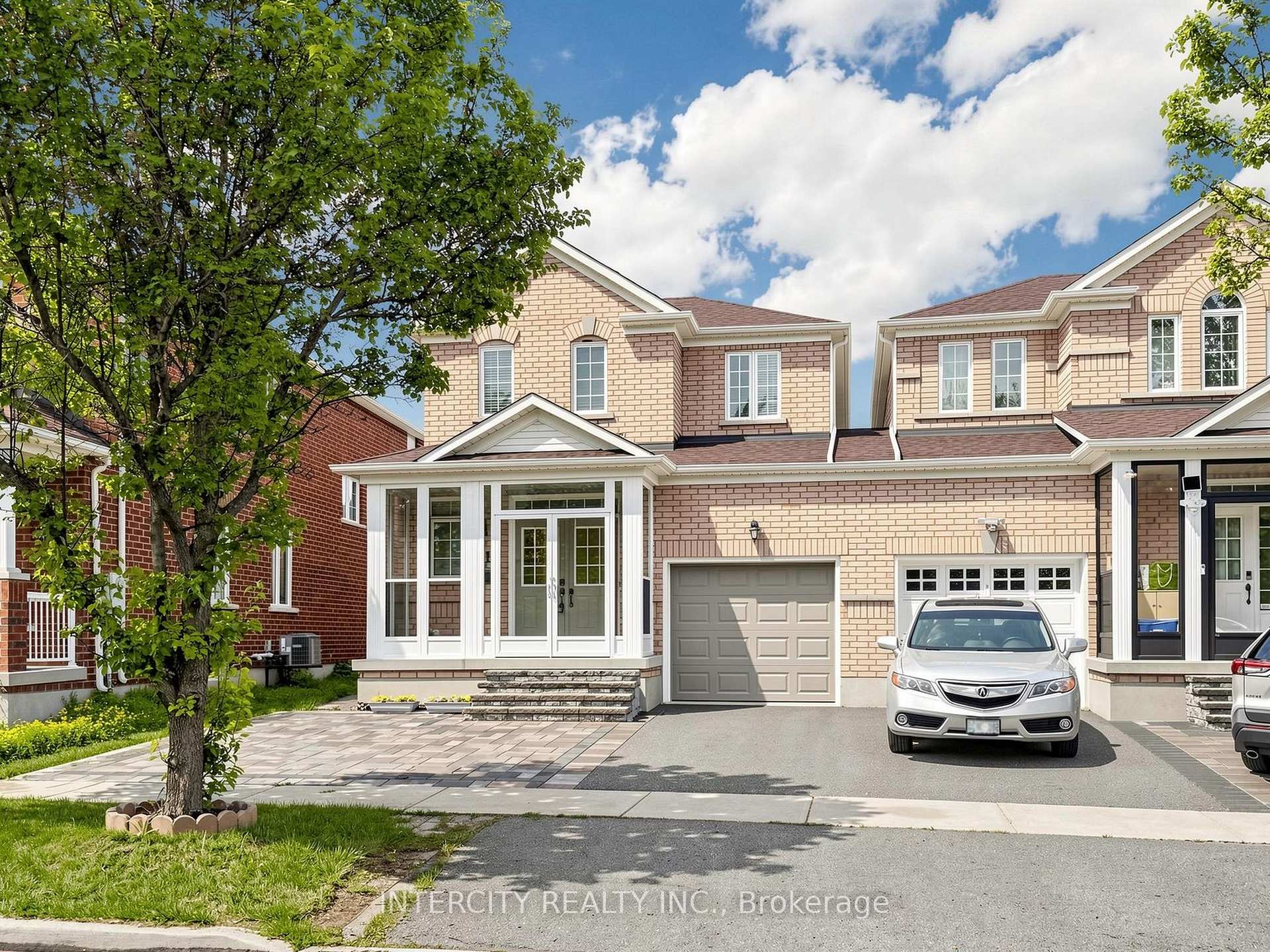 Photo 2 of 11 Charles Sturdy Road, Markham, Berczy — HOMEH