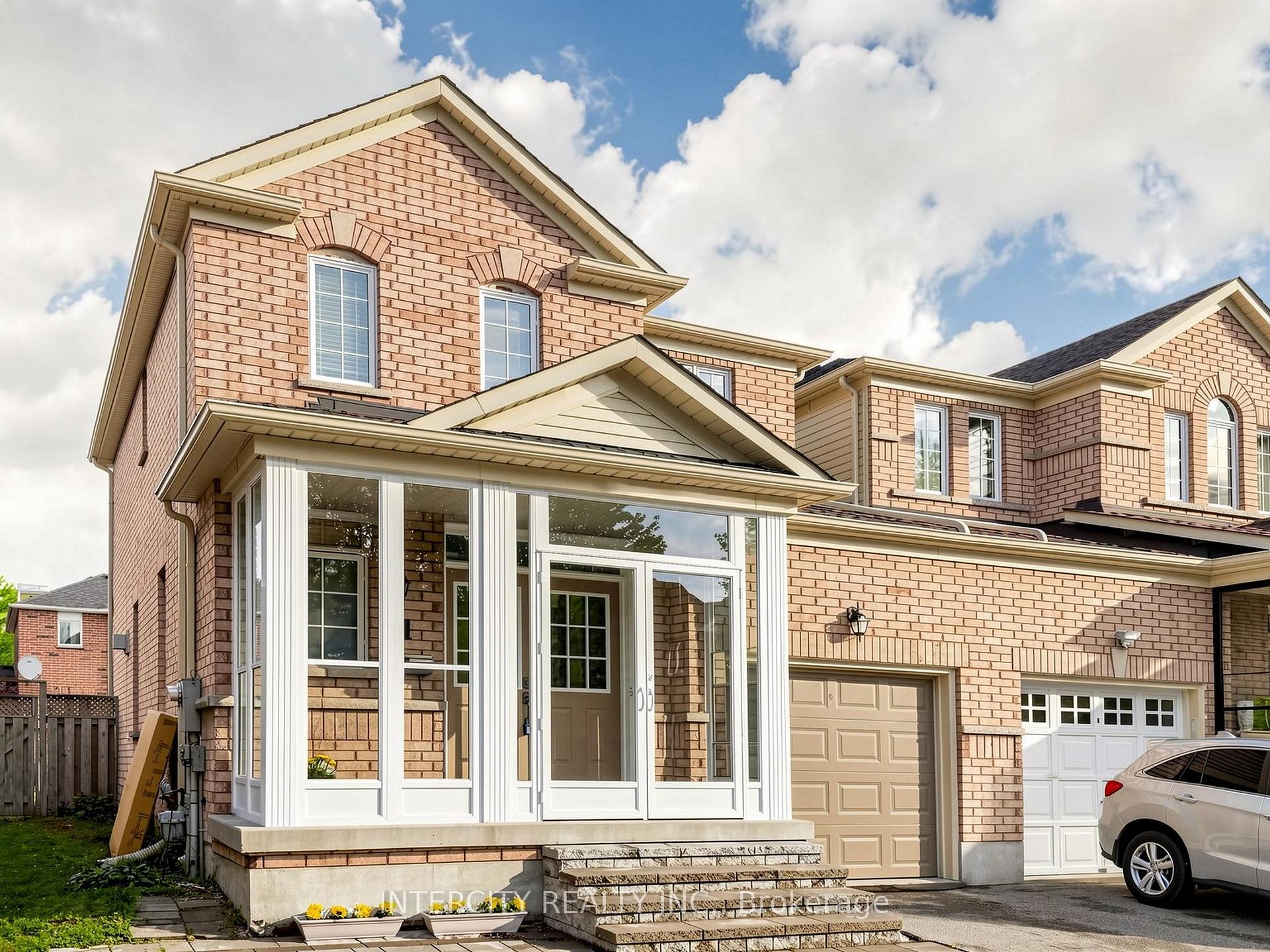 Photo 3 of 11 Charles Sturdy Road, Markham, Berczy — HOMEH