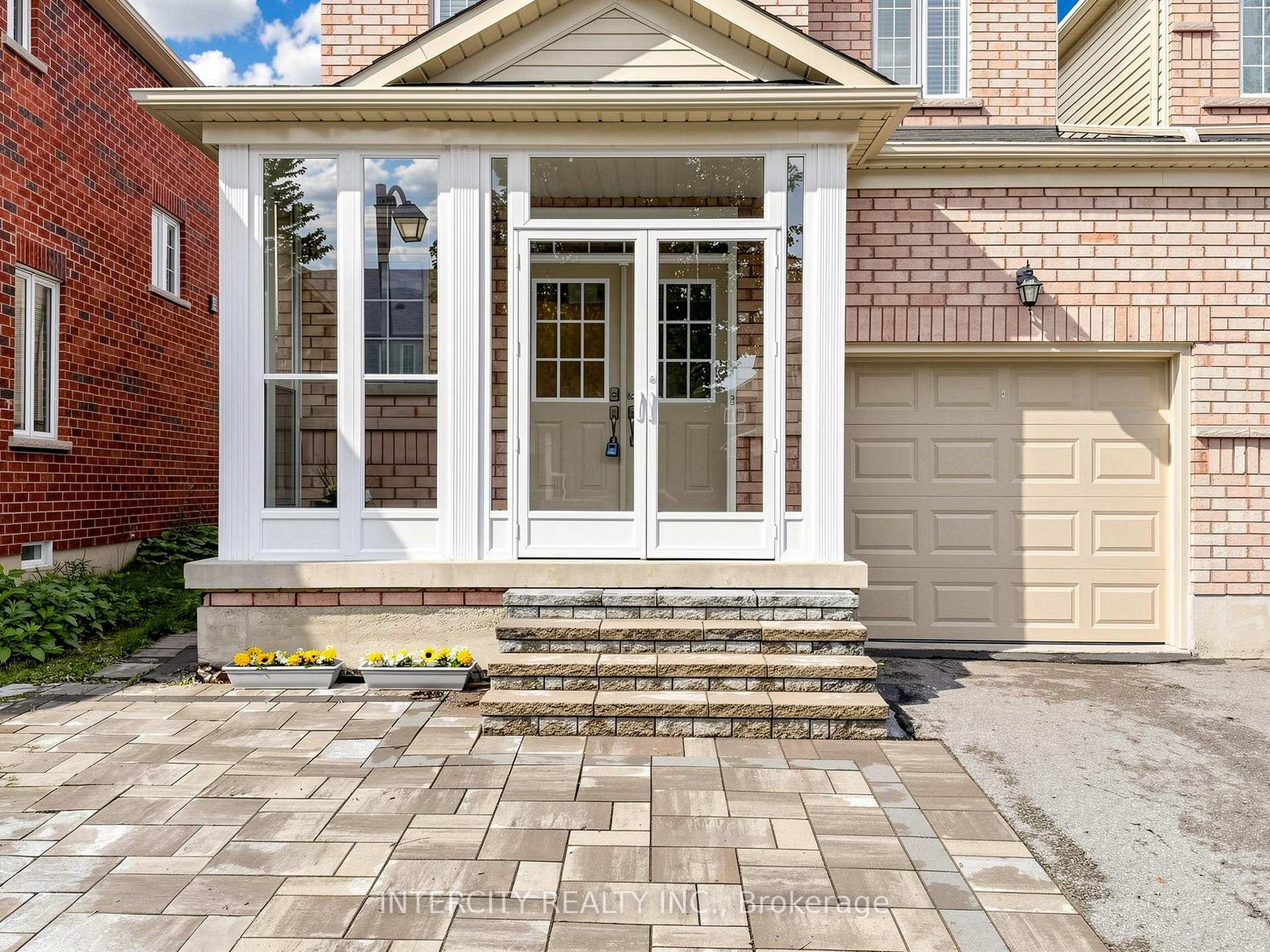 Photo 4 of 11 Charles Sturdy Road, Markham, Berczy — HOMEH