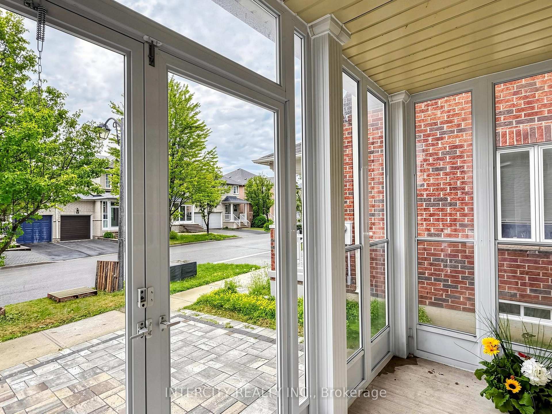 Photo 5 of 11 Charles Sturdy Road, Markham, Berczy — HOMEH