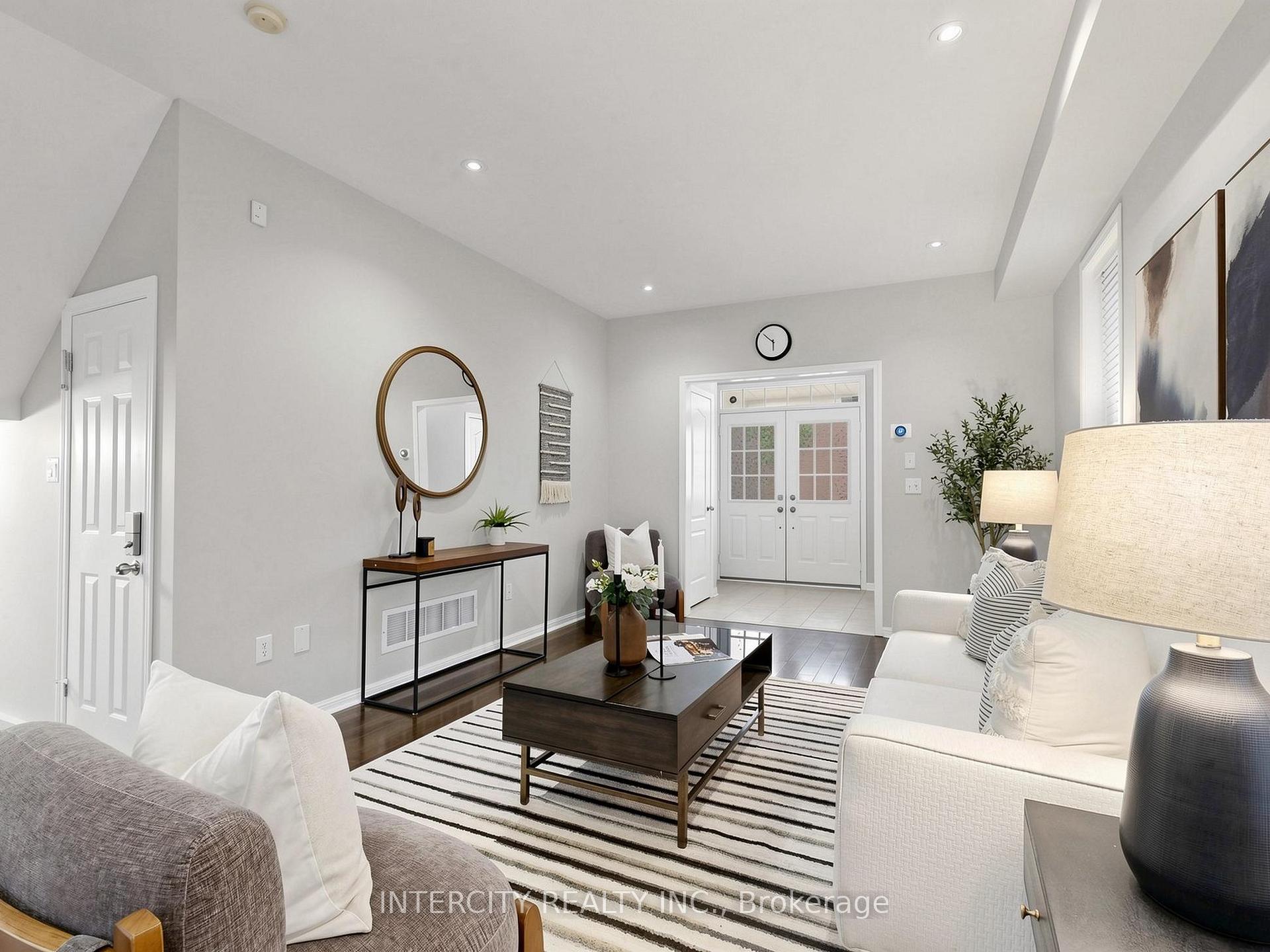 Photo 9 of 11 Charles Sturdy Road, Markham, Berczy — HOMEH