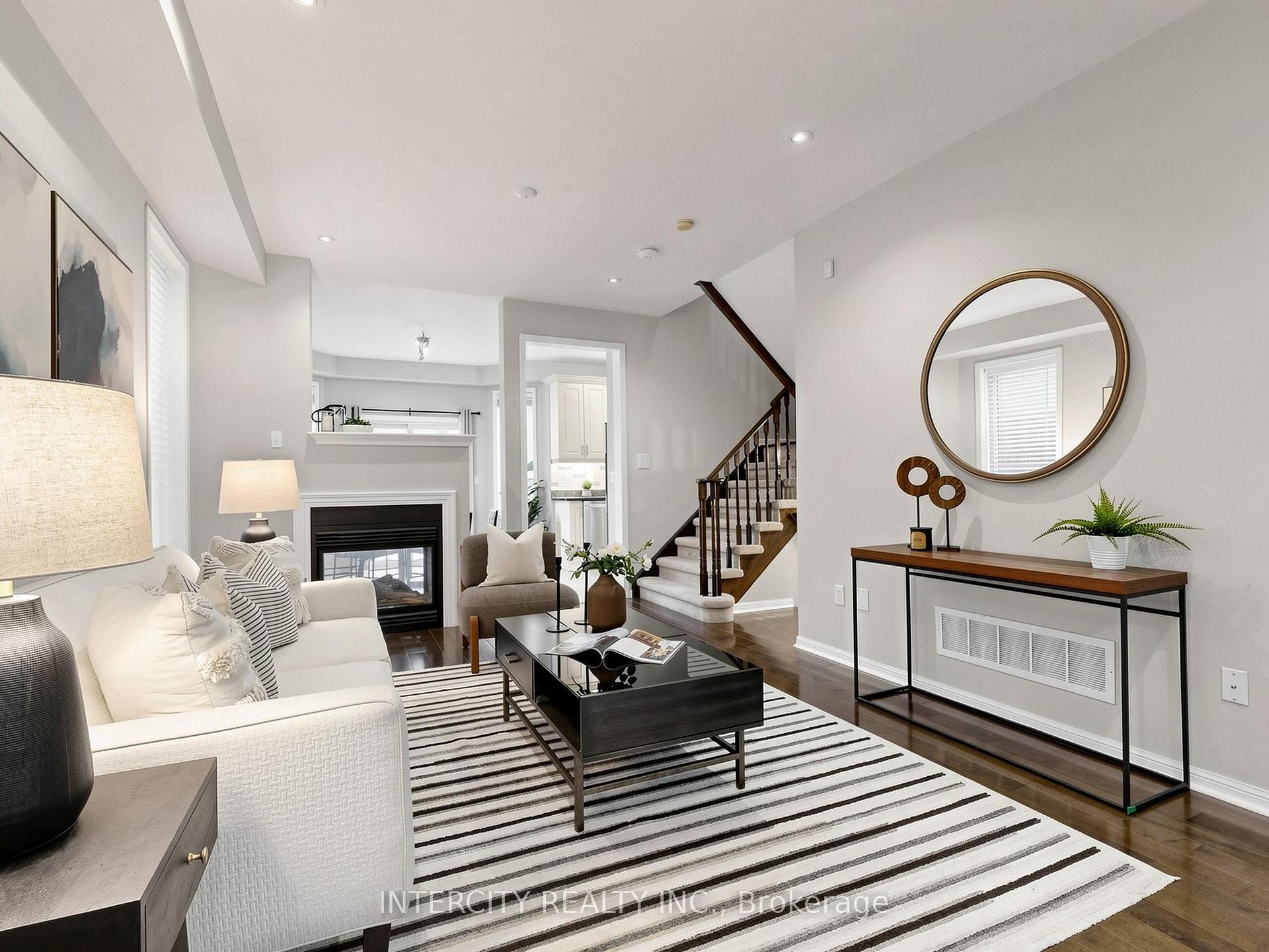 Photo 10 of 11 Charles Sturdy Road, Markham, Berczy — HOMEH
