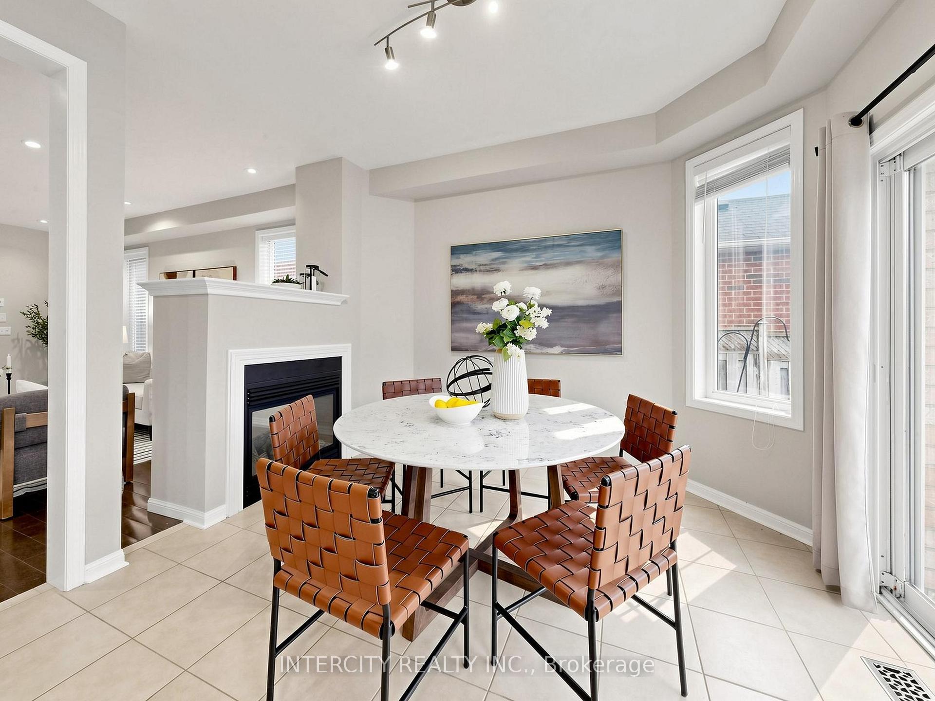 Photo 14 of 11 Charles Sturdy Road, Markham, Berczy — HOMEH