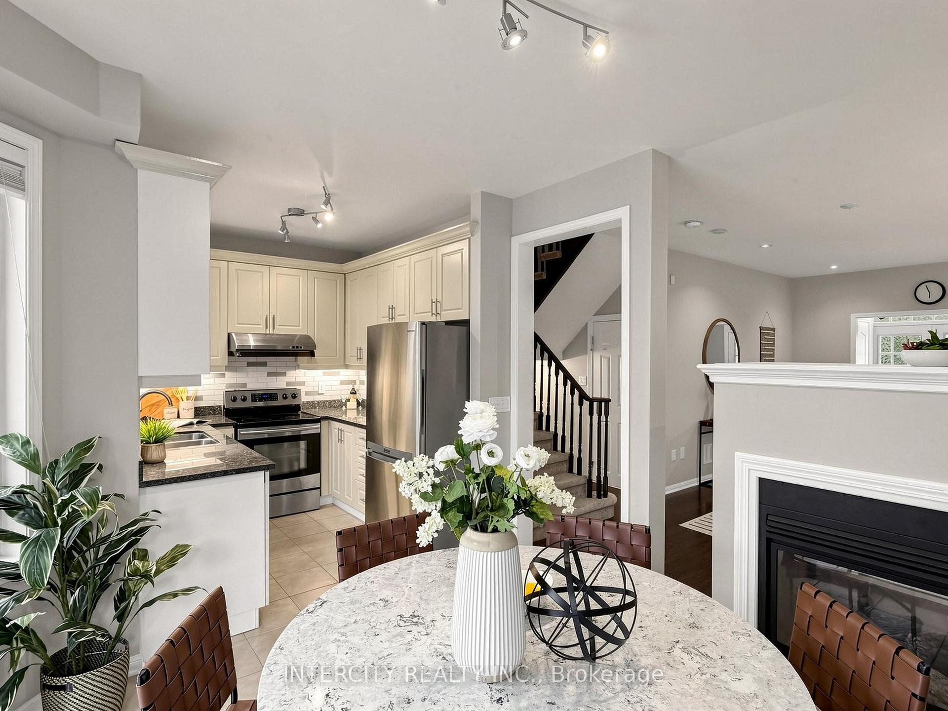 Photo 17 of 11 Charles Sturdy Road, Markham, Berczy — HOMEH