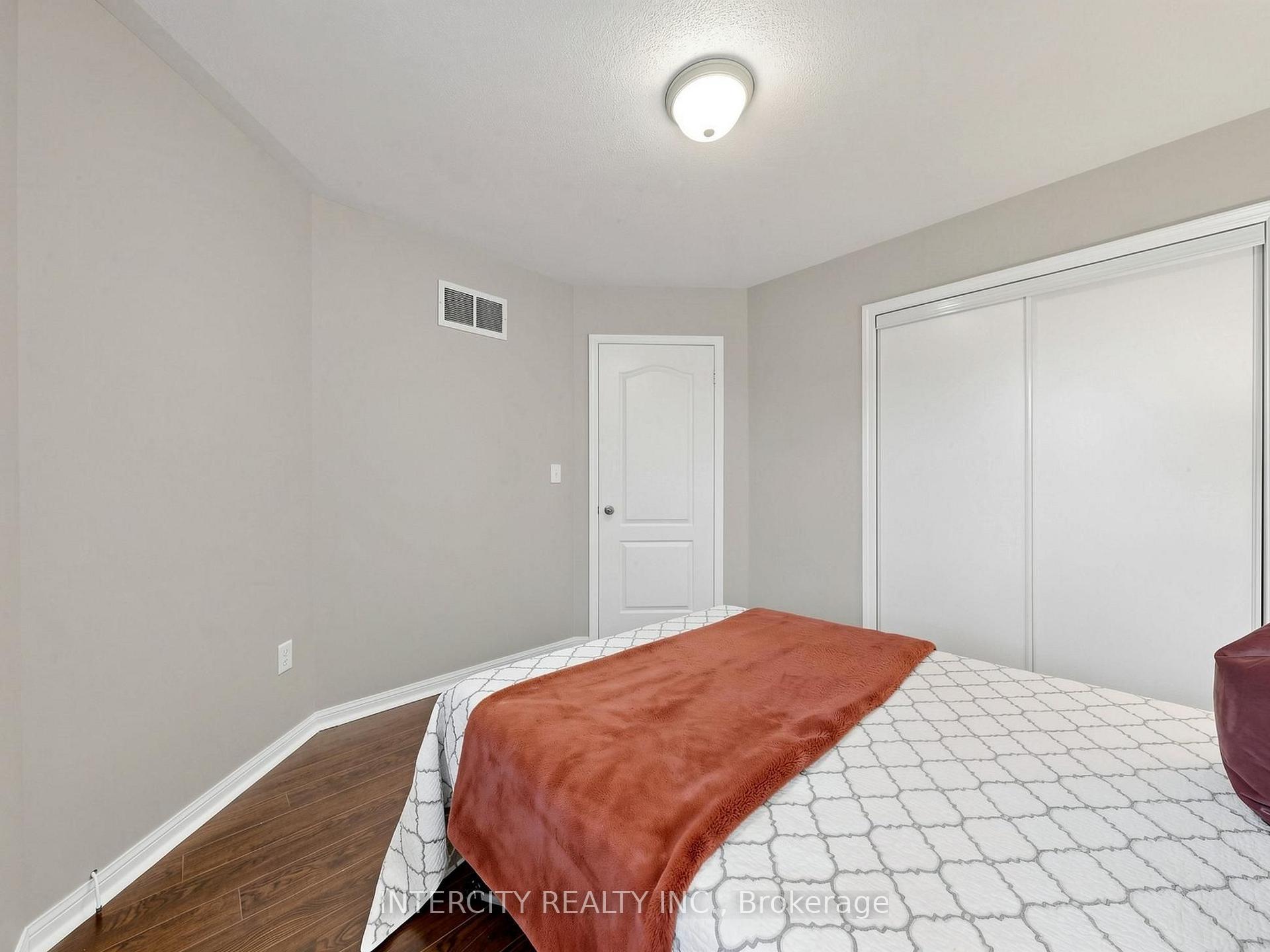 Photo 33 of 11 Charles Sturdy Road, Markham, Berczy — HOMEH
