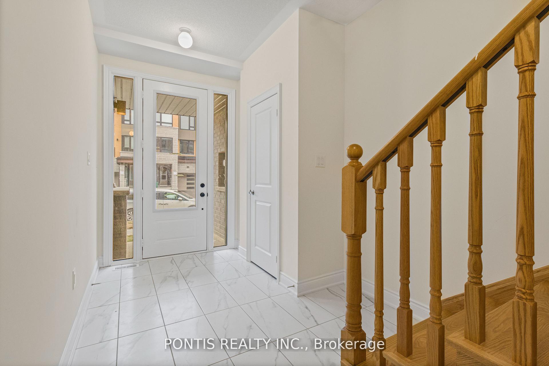 Photo 5 of 221 Tennant Circle, Vaughan, Vellore Village — HOMEH