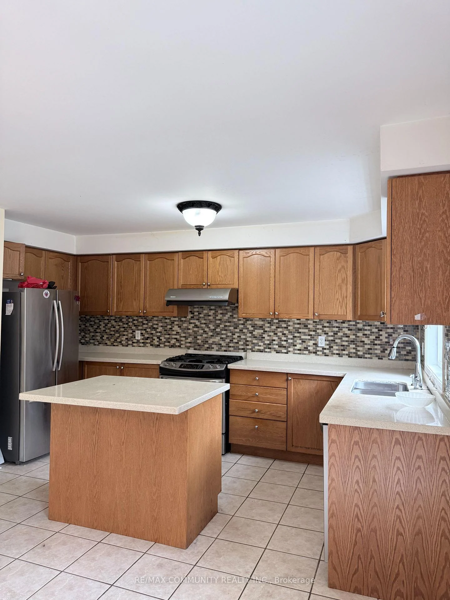 Photo 10 of 26 Grosbeak Crescent, Scarborough, Rouge — HOMEH