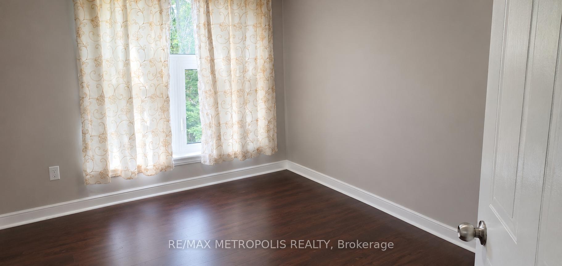 Photo 7 of 31 Goldenlight Circle, Brampton, Brampton West — HOMEH