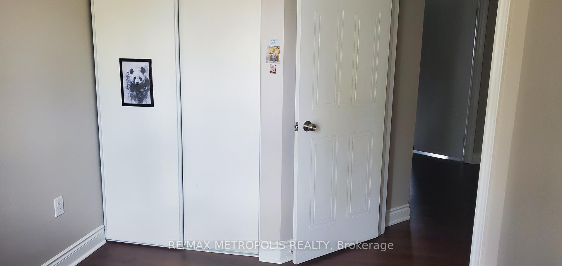 Photo 8 of 31 Goldenlight Circle, Brampton, Brampton West — HOMEH