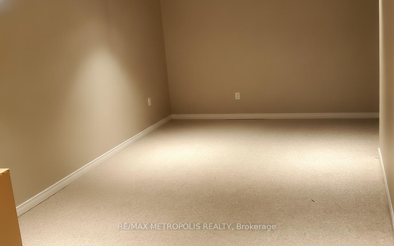 Photo 9 of 31 Goldenlight Circle, Brampton, Brampton West — HOMEH
