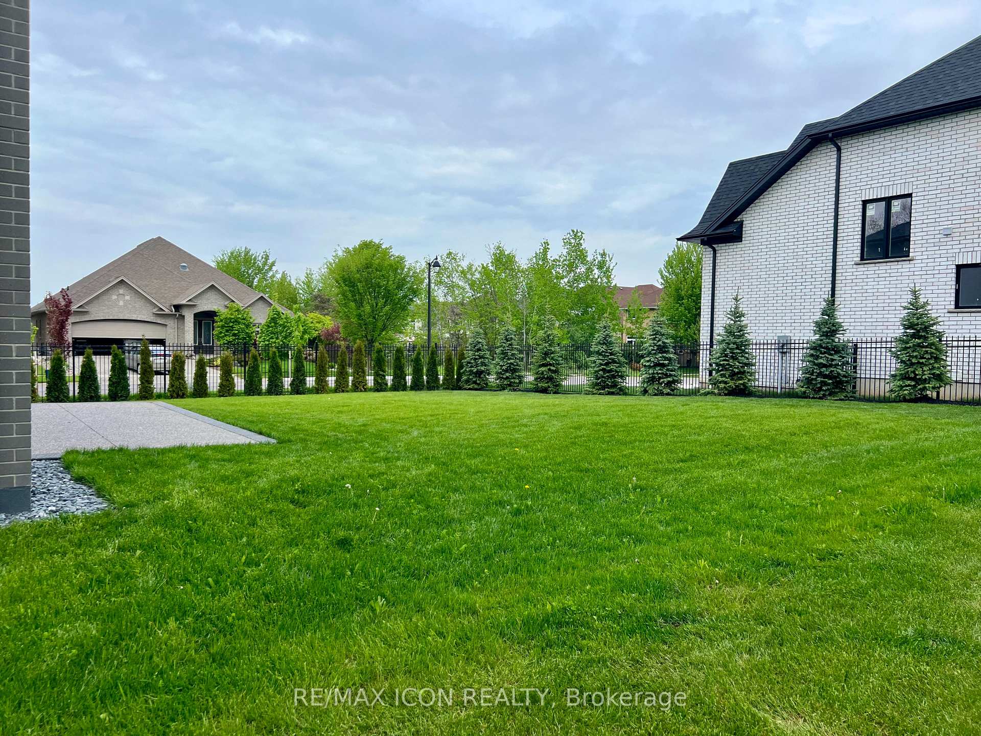 Photo 45 of 685 Meadowsweet Avenue, Waterloo — HOMEH