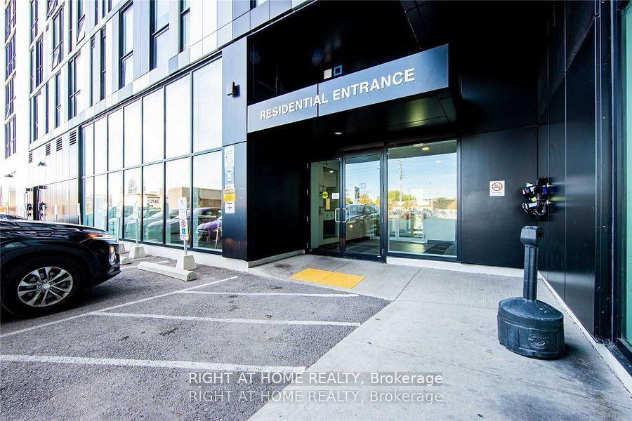 Front of Unit 31, 1900 Simcoe Street N