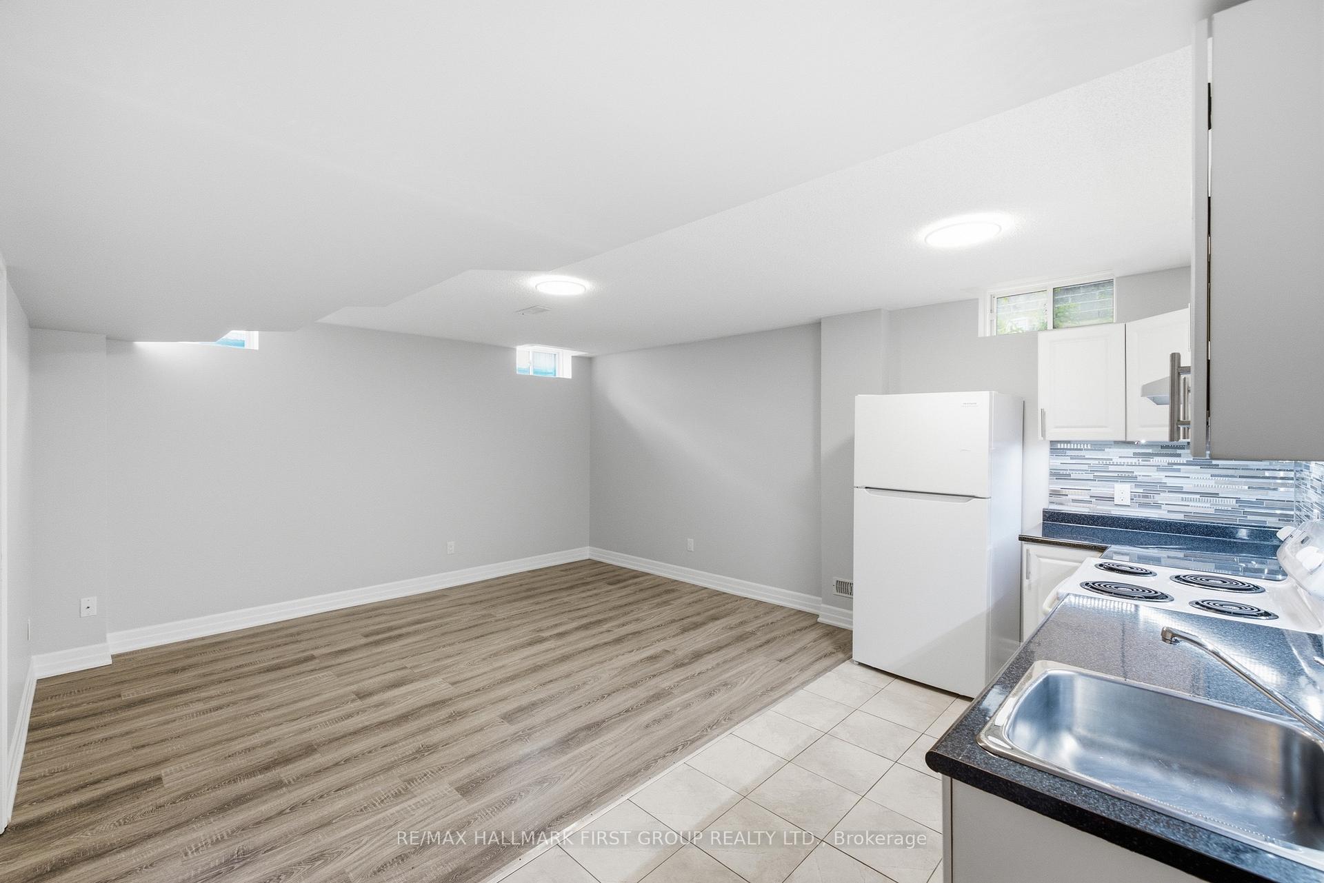 Photo 5 of 527 Halo Street, Oshawa, Windfields — HOMEH