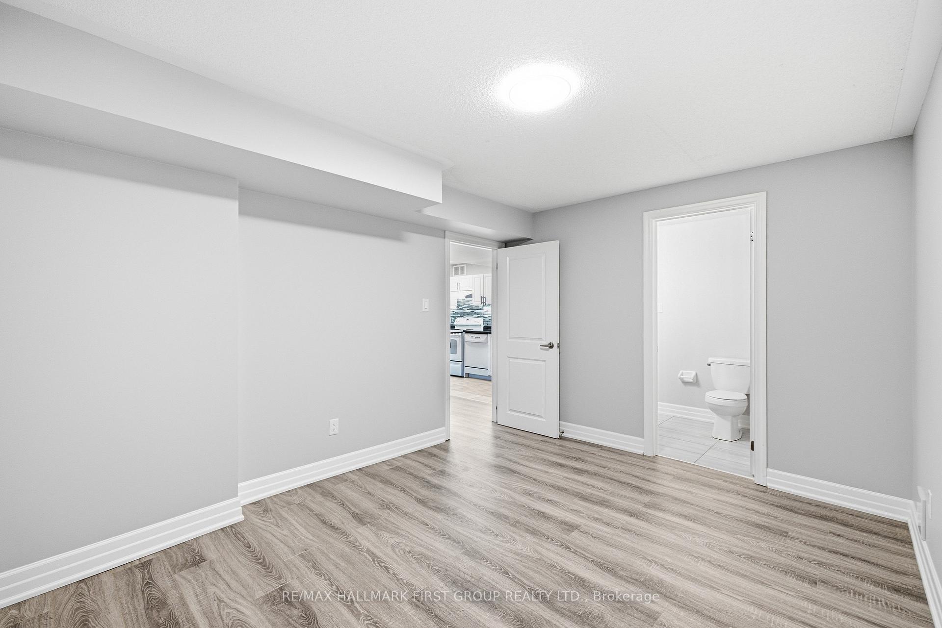 Photo 10 of 527 Halo Street, Oshawa, Windfields — HOMEH