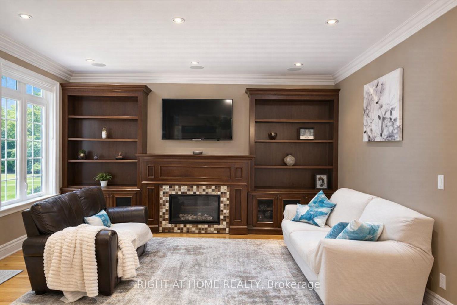 Photo 4 of 3 Westrose Avenue, Etobicoke, Kingsway South — HOMEH