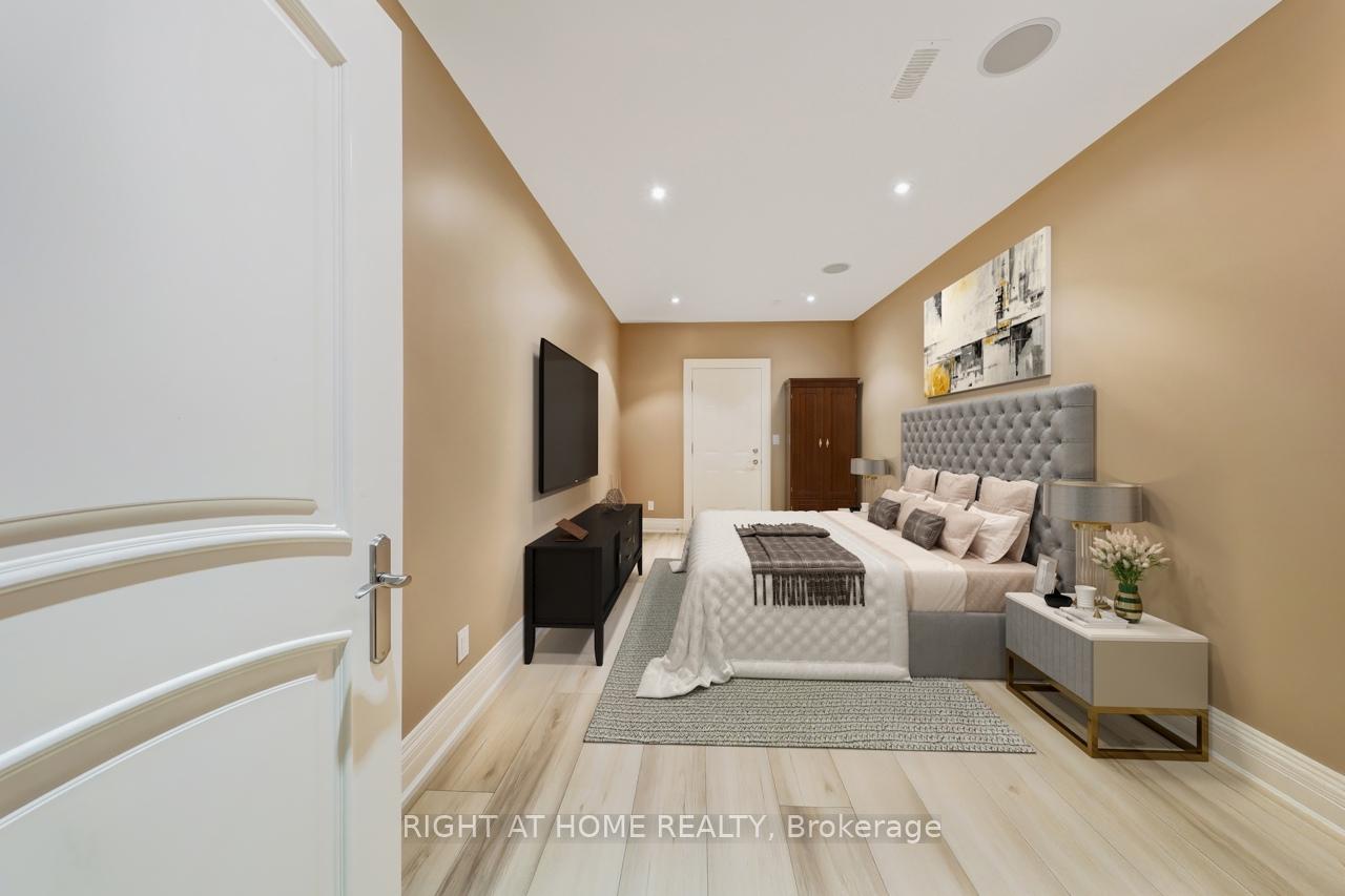 Photo 27 of 3 Westrose Avenue, Etobicoke, Kingsway South — HOMEH