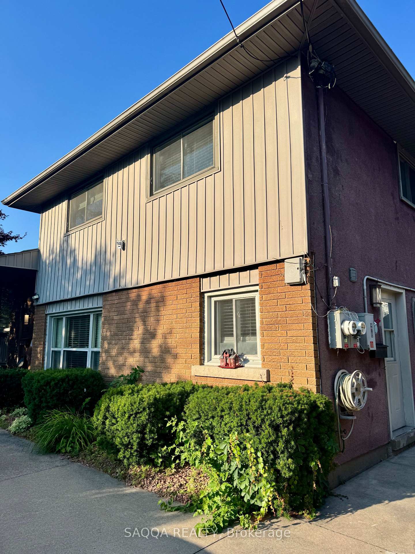 Photo 7 of Unit Side, 14 White Street, St. Catharines, Vine/Linwell — HOMEH