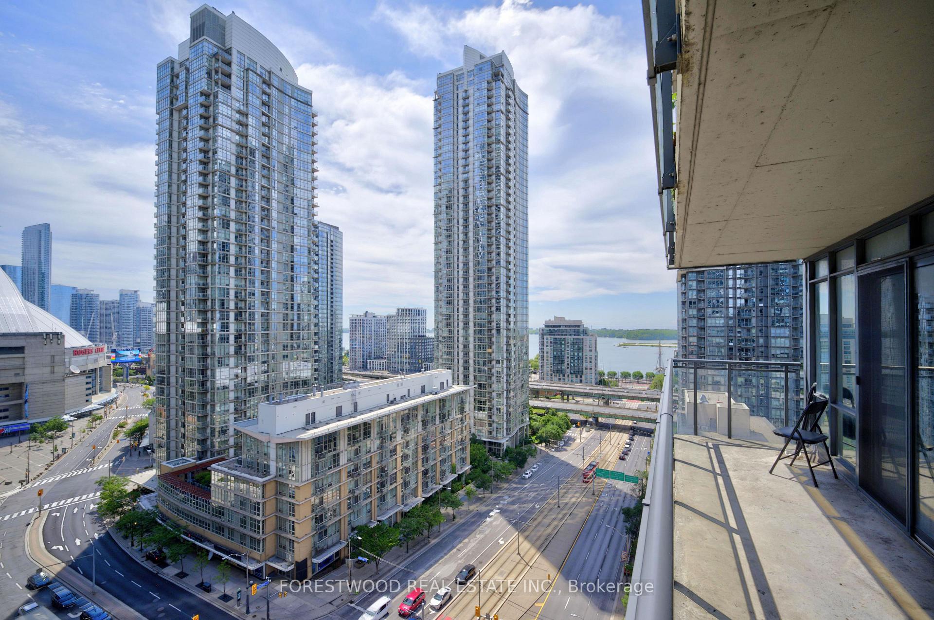 Front of Unit 1716, 4K Spadina Avenue