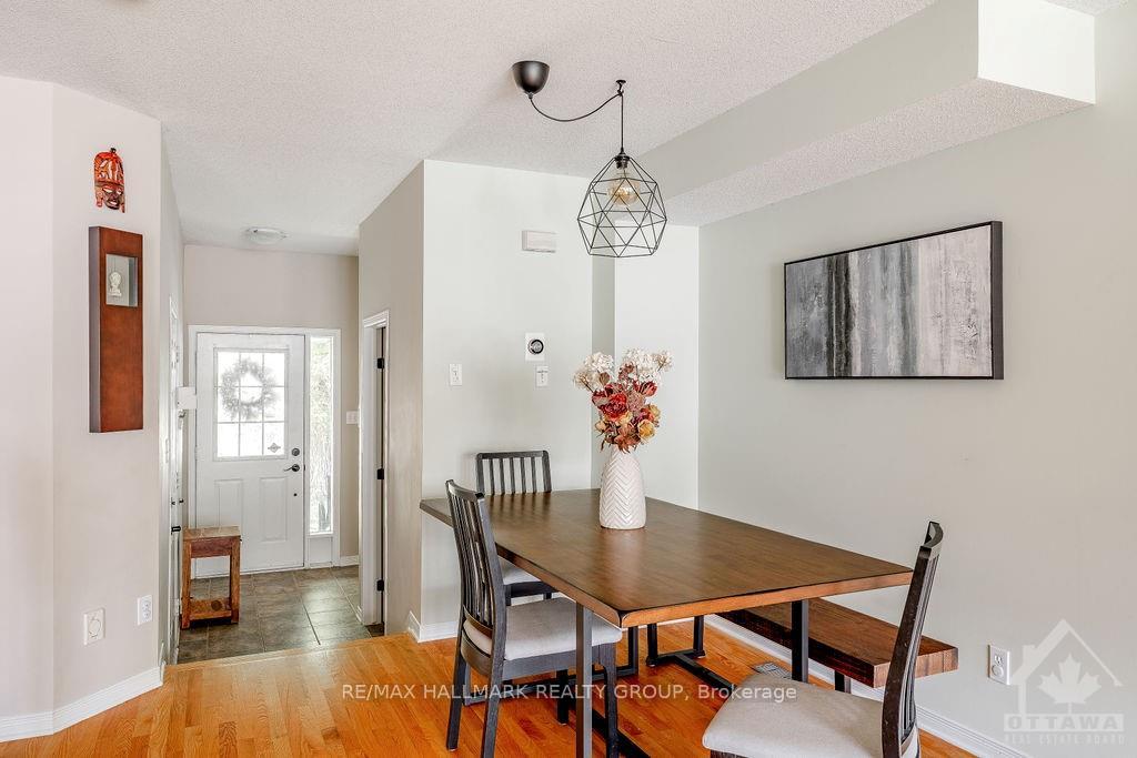 Photo 4 of 13 Upney Drive, Ottawa, Barrhaven - Longfields — HOMEH