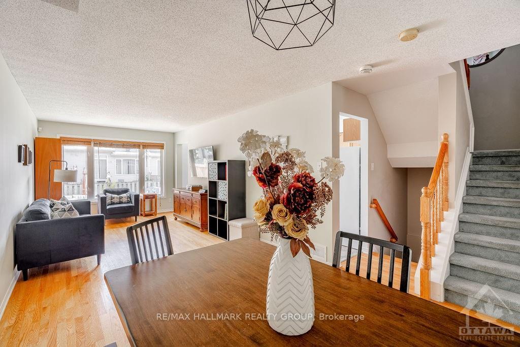 Photo 5 of 13 Upney Drive, Ottawa, Barrhaven - Longfields — HOMEH