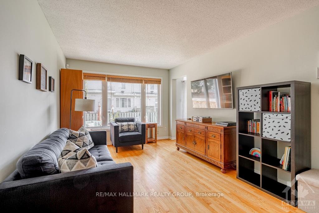 Photo 7 of 13 Upney Drive, Ottawa, Barrhaven - Longfields — HOMEH