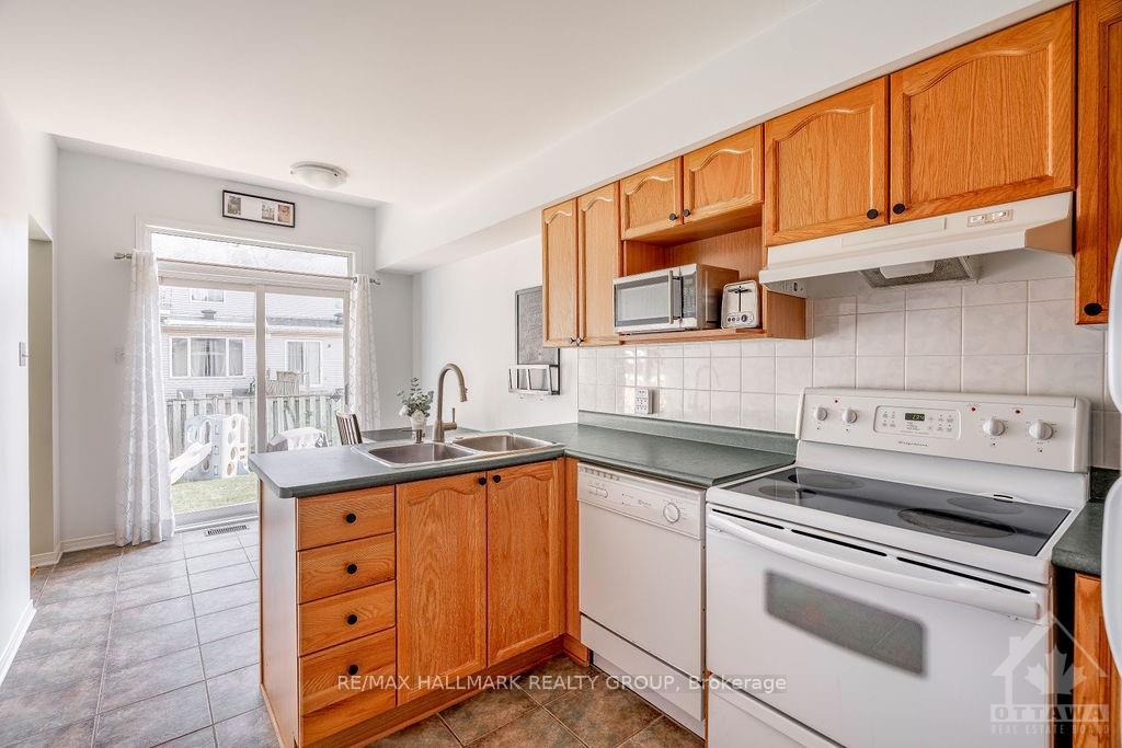 Photo 9 of 13 Upney Drive, Ottawa, Barrhaven - Longfields — HOMEH