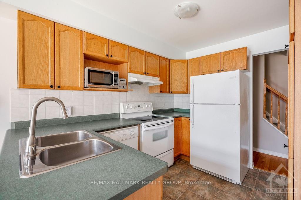 Photo 10 of 13 Upney Drive, Ottawa, Barrhaven - Longfields — HOMEH