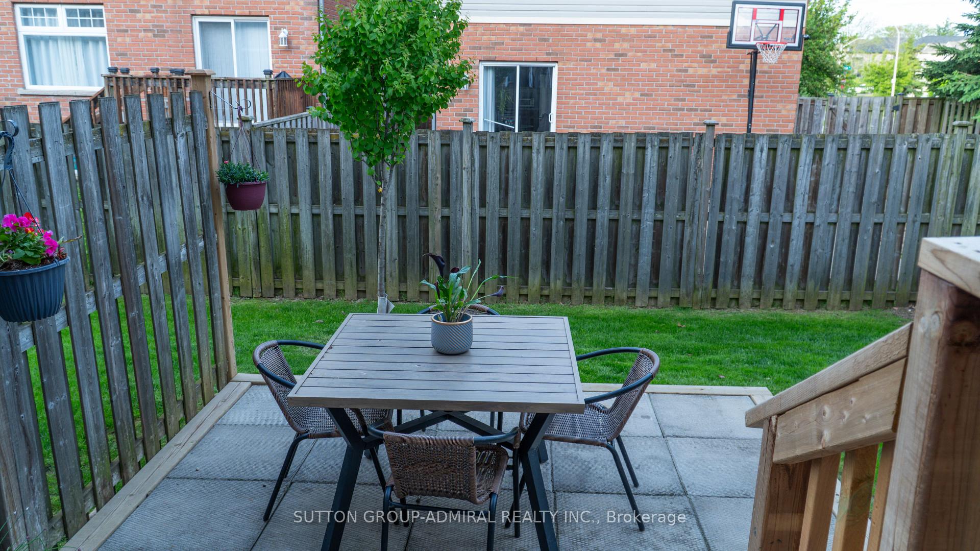 Photo 5 of Unit 40, 232 Stonehenge Drive, Hamilton, Meadowlands — HOMEH