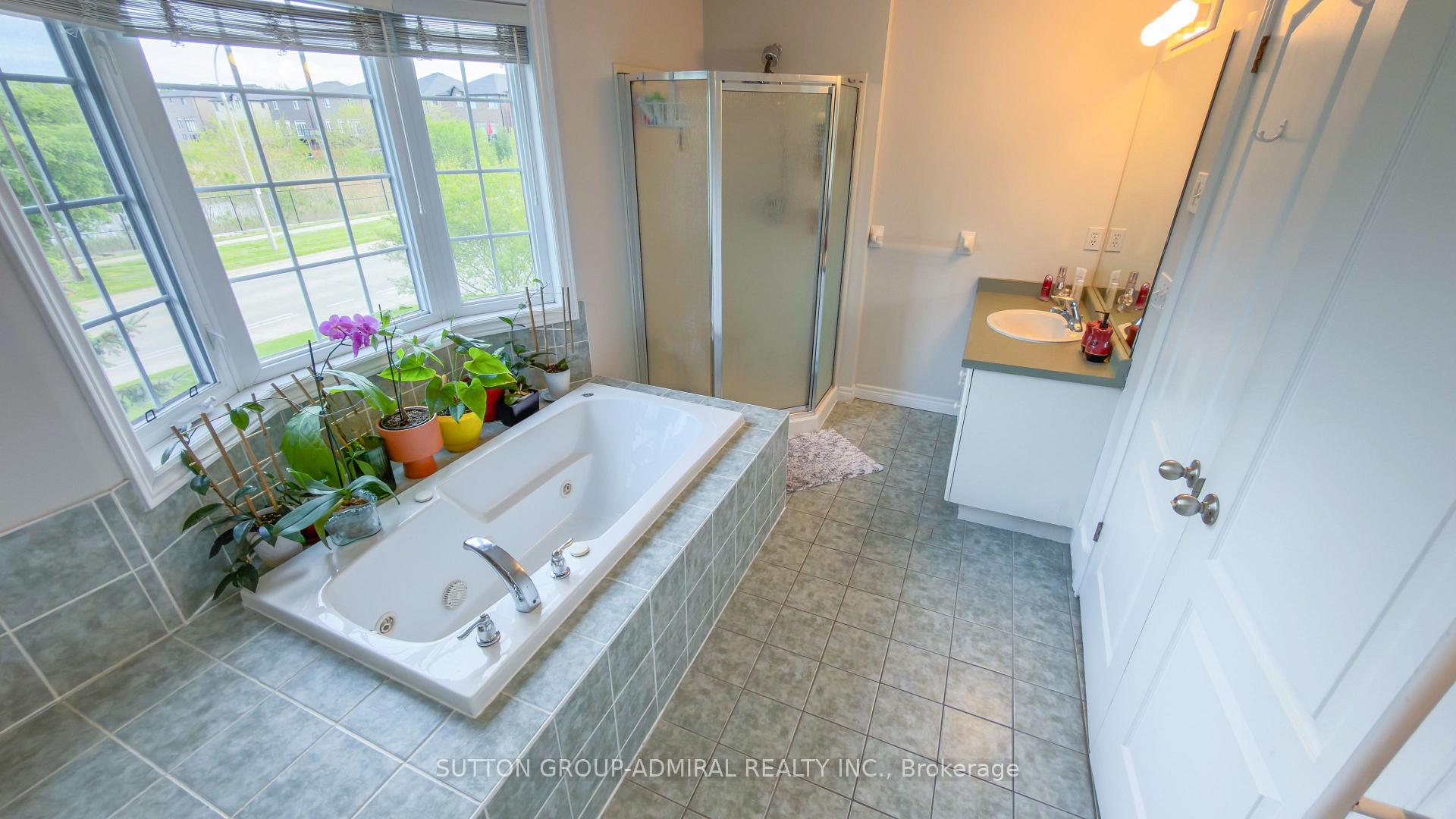Photo 8 of Unit 40, 232 Stonehenge Drive, Hamilton, Meadowlands — HOMEH