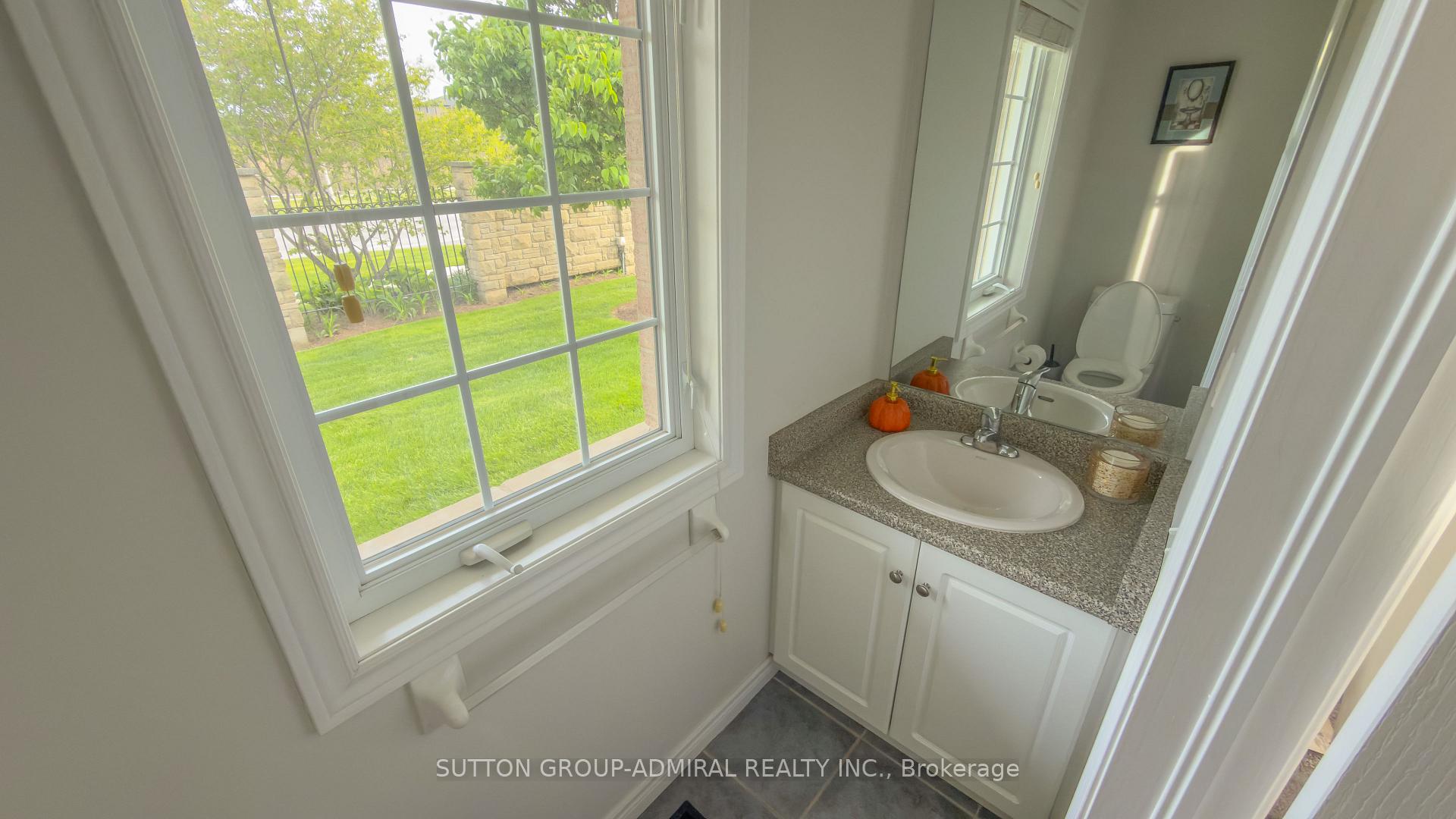 Photo 13 of Unit 40, 232 Stonehenge Drive, Hamilton, Meadowlands — HOMEH