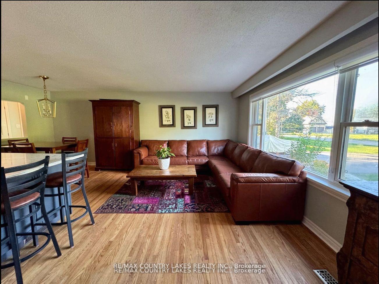 Photo 5 of 59 Third Street, Brock, Beaverton — HOMEH