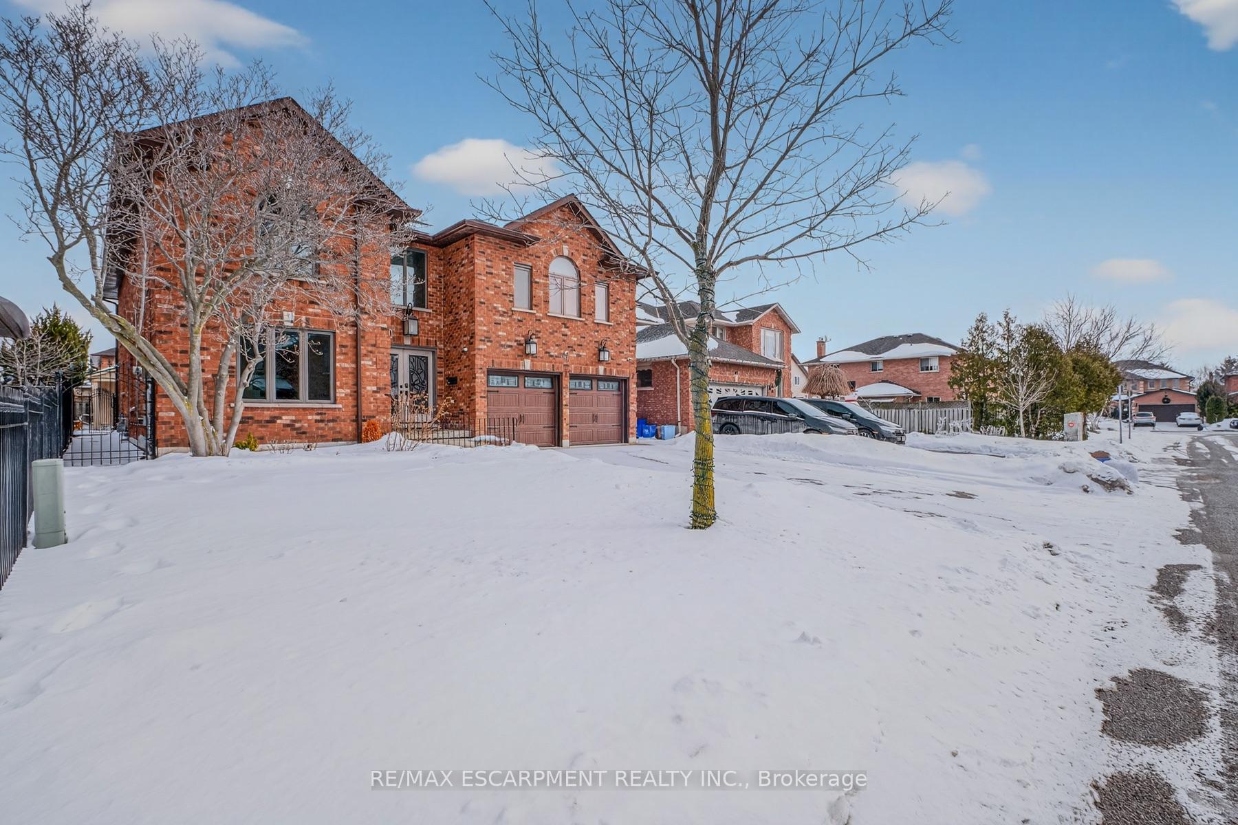 Photo 2 of 41 Candor Crescent, Hamilton, Stoney Creek — HOMEH