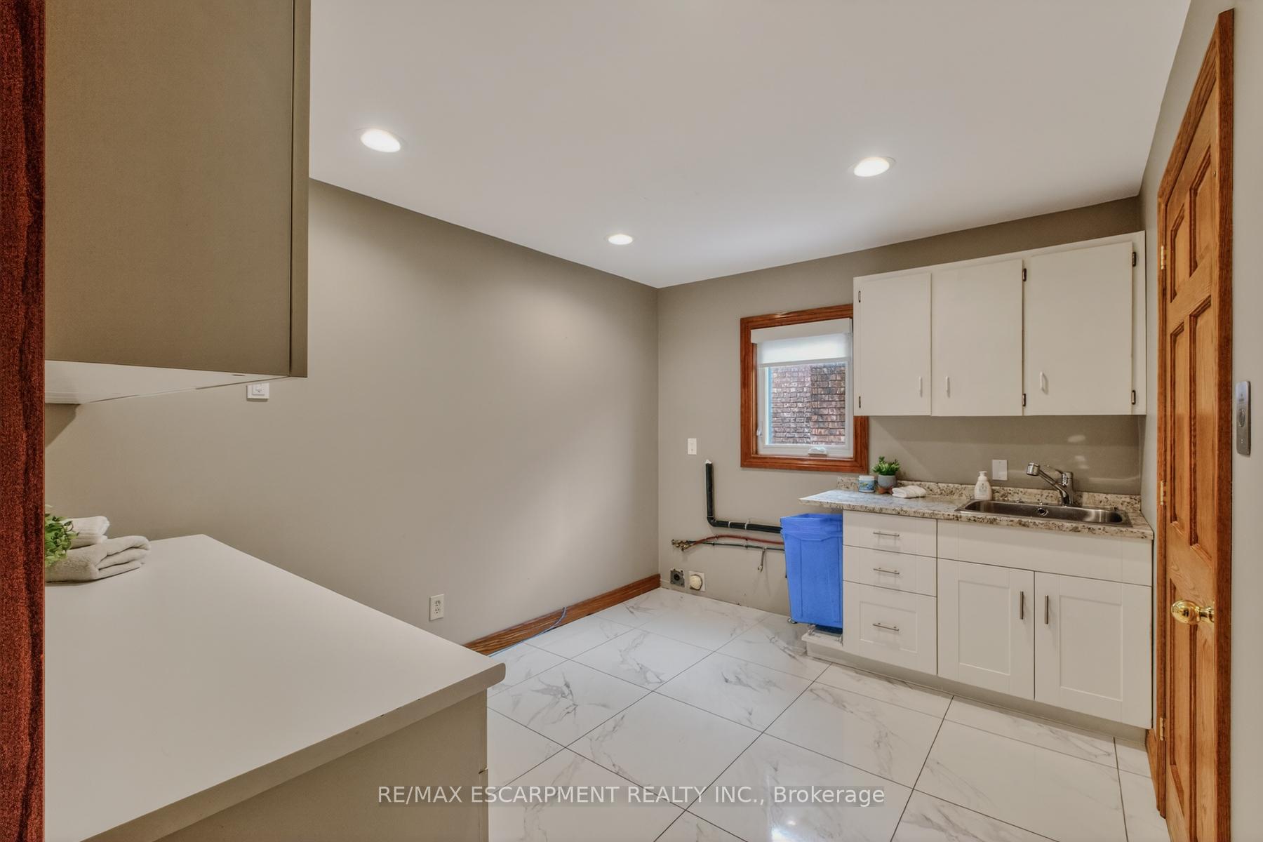 Photo 14 of 41 Candor Crescent, Hamilton, Stoney Creek — HOMEH