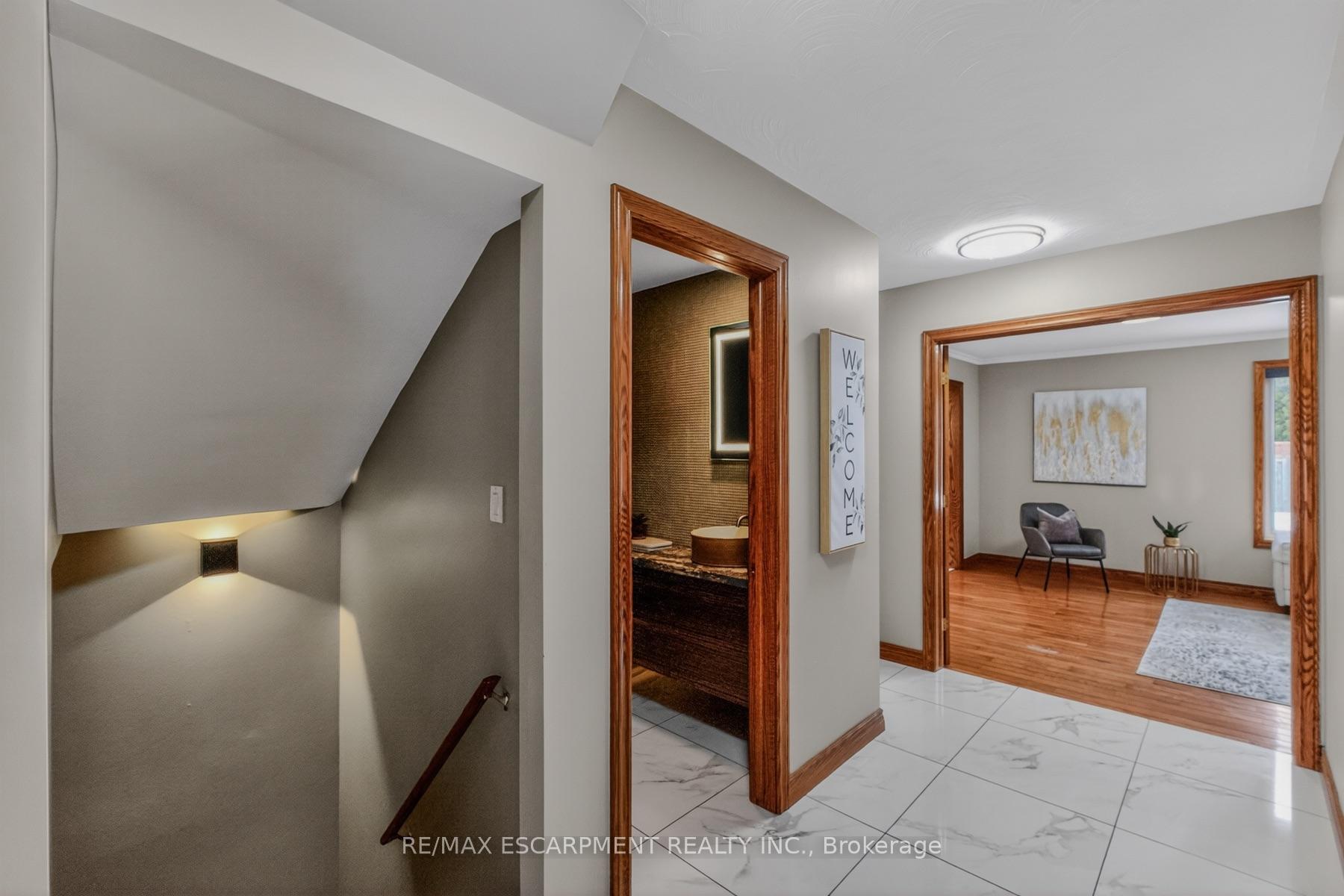 Photo 16 of 41 Candor Crescent, Hamilton, Stoney Creek — HOMEH