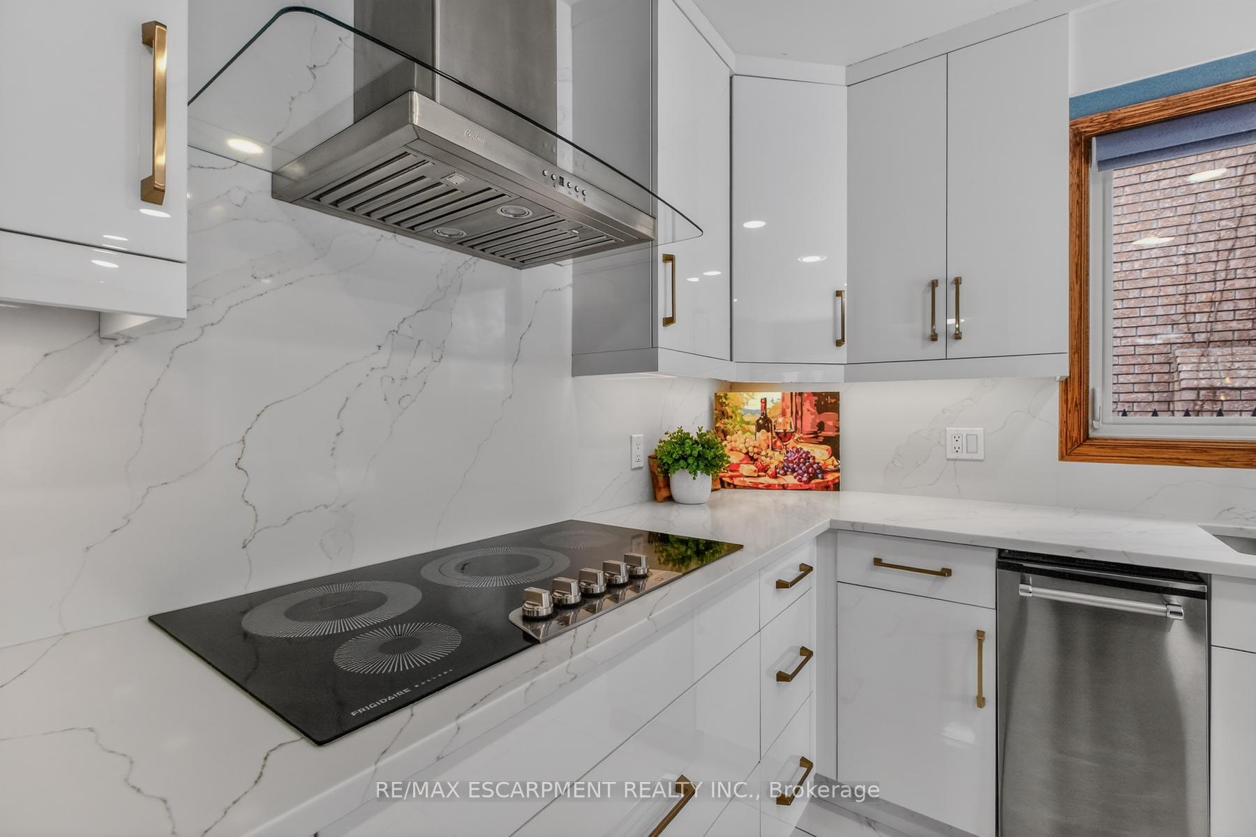 Photo 19 of 41 Candor Crescent, Hamilton, Stoney Creek — HOMEH