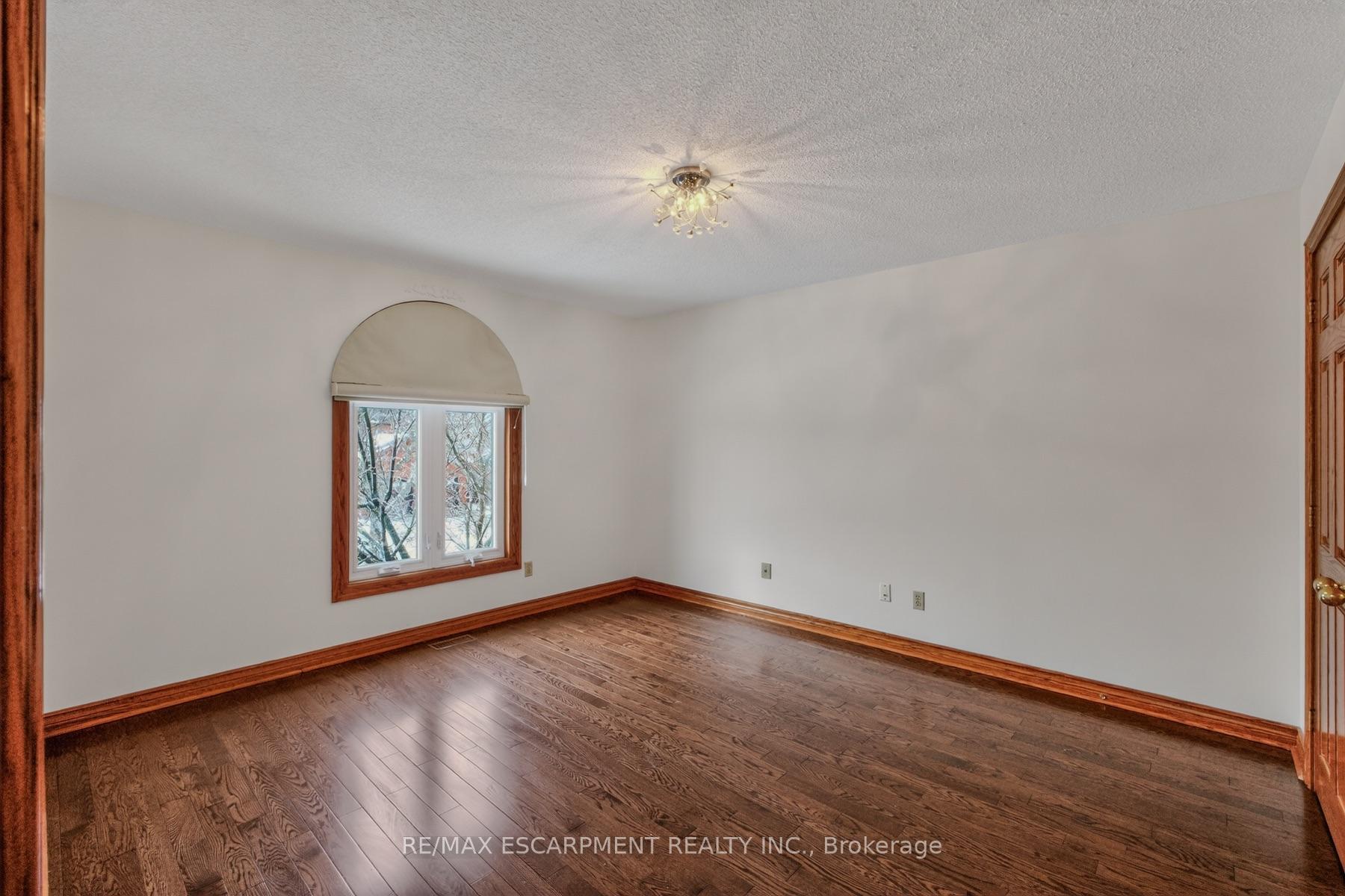 Photo 32 of 41 Candor Crescent, Hamilton, Stoney Creek — HOMEH