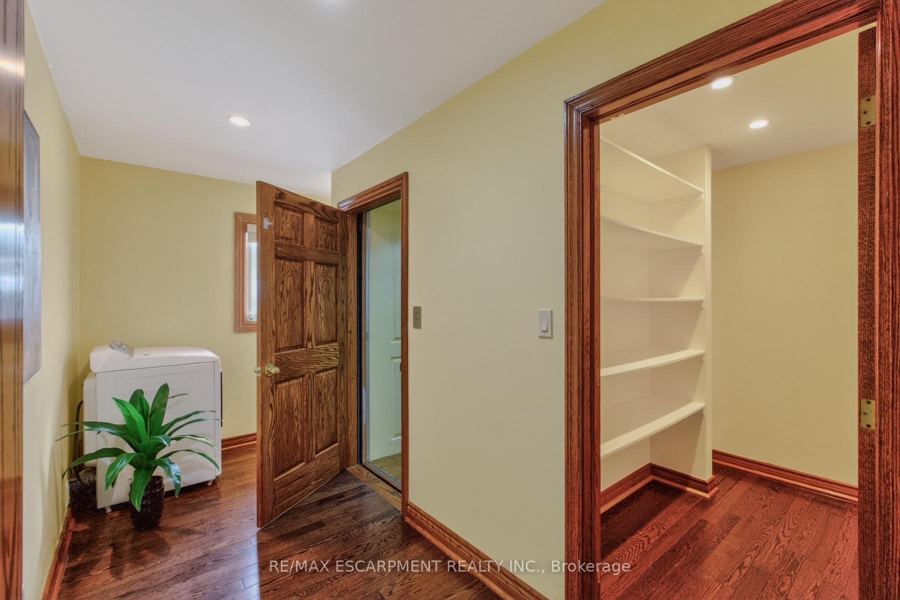 Photo 33 of 41 Candor Crescent, Hamilton, Stoney Creek — HOMEH