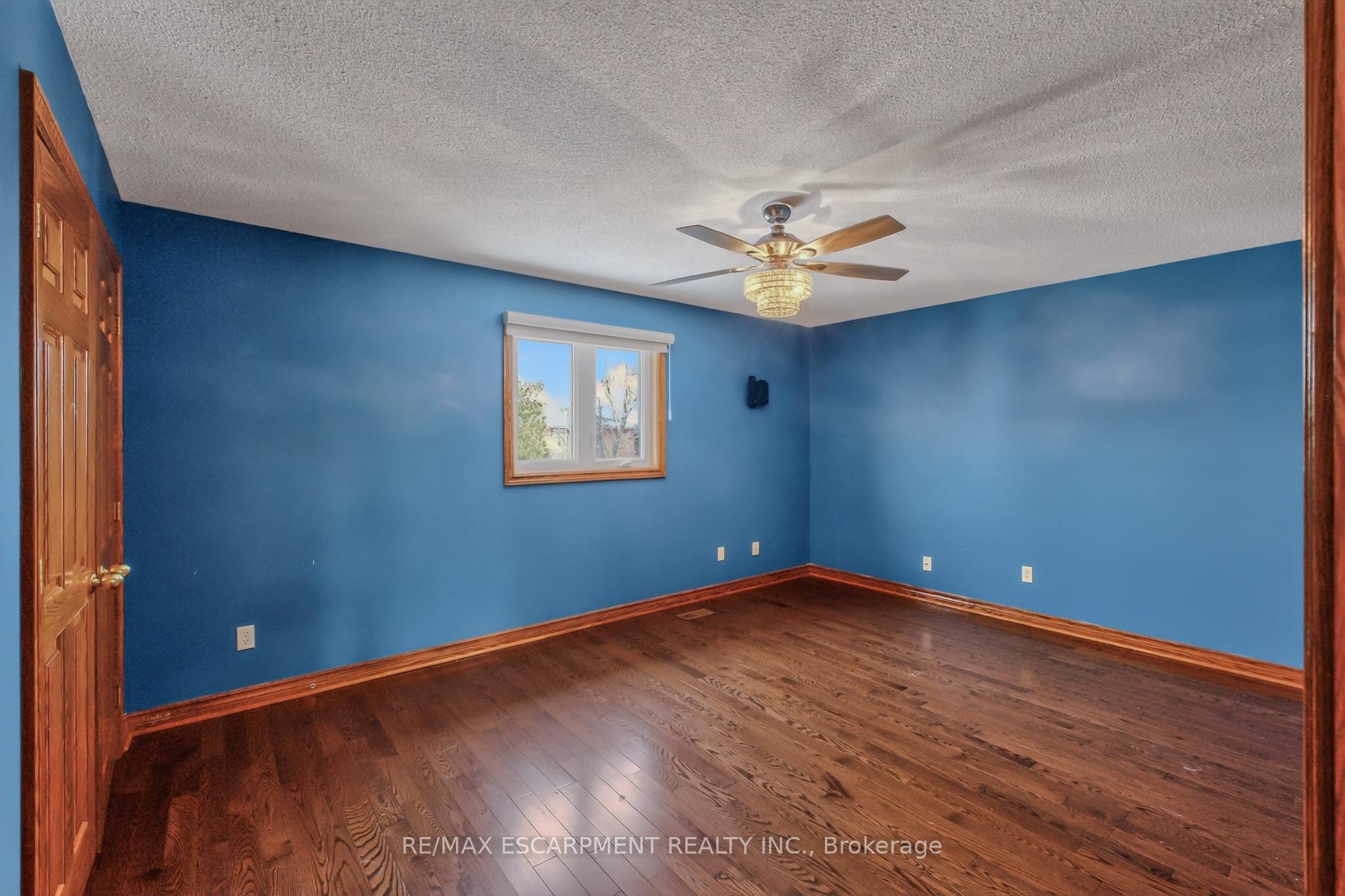 Photo 37 of 41 Candor Crescent, Hamilton, Stoney Creek — HOMEH