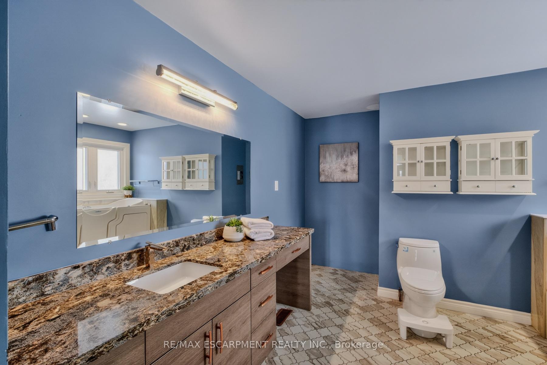 Photo 42 of 41 Candor Crescent, Hamilton, Stoney Creek — HOMEH